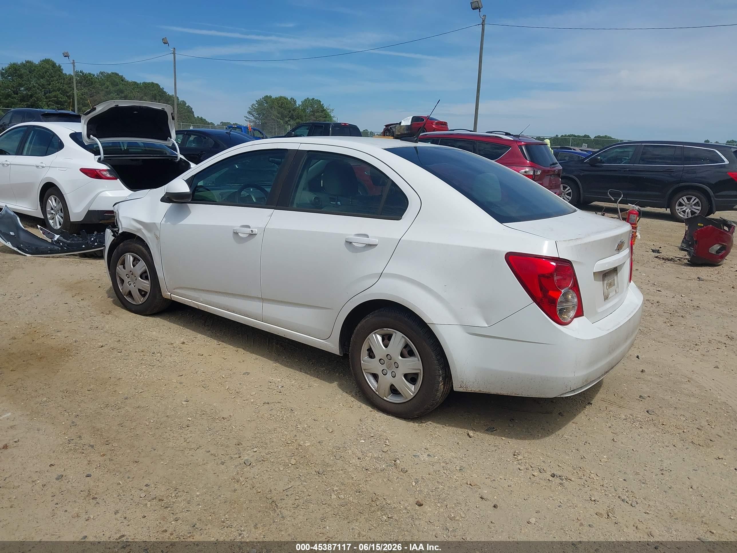 2014 Chevrolet Sonic Ls Auto Белый vin: 1G1JA5SH2E4145714