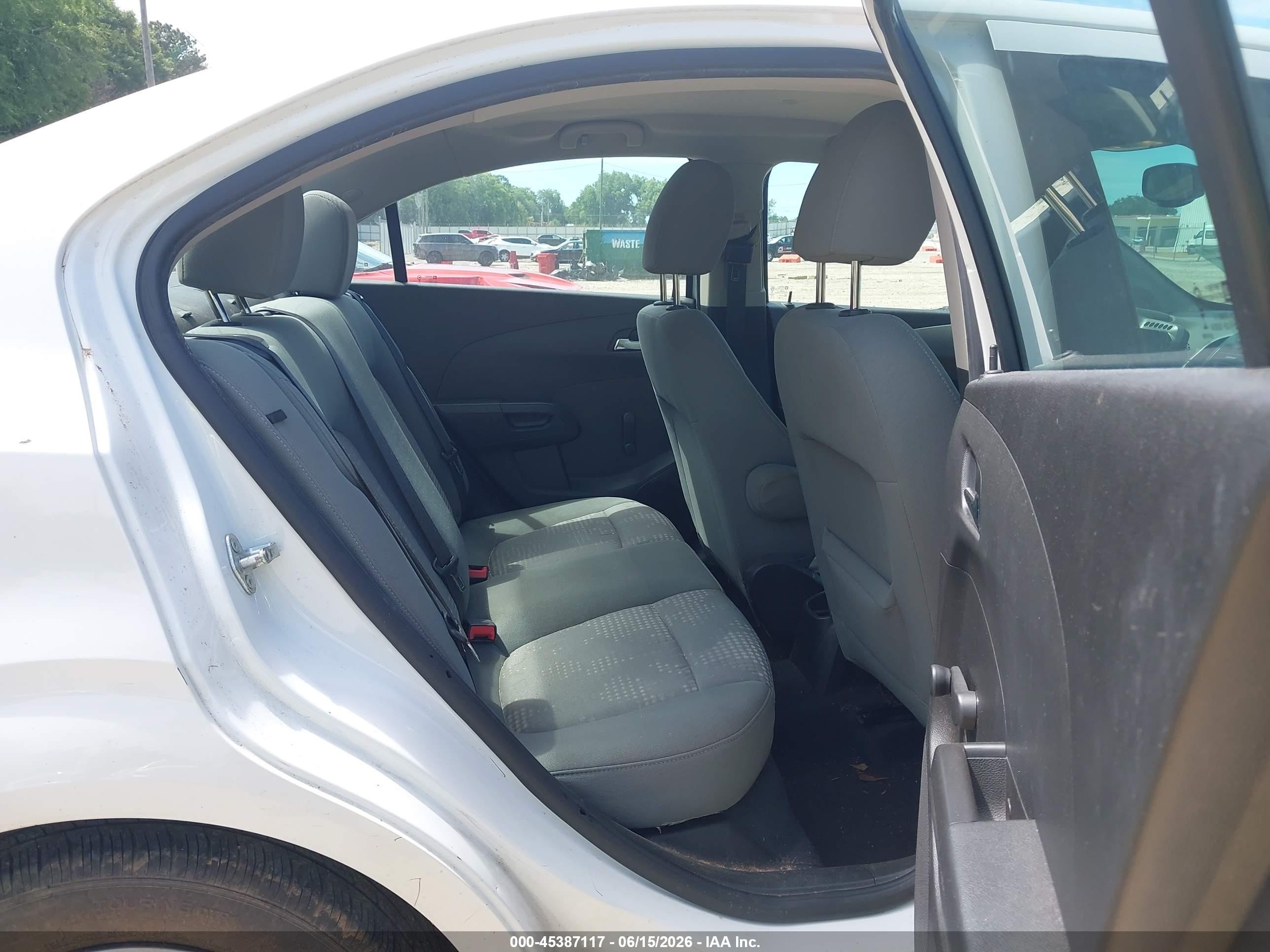 2014 Chevrolet Sonic Ls Auto Белый vin: 1G1JA5SH2E4145714