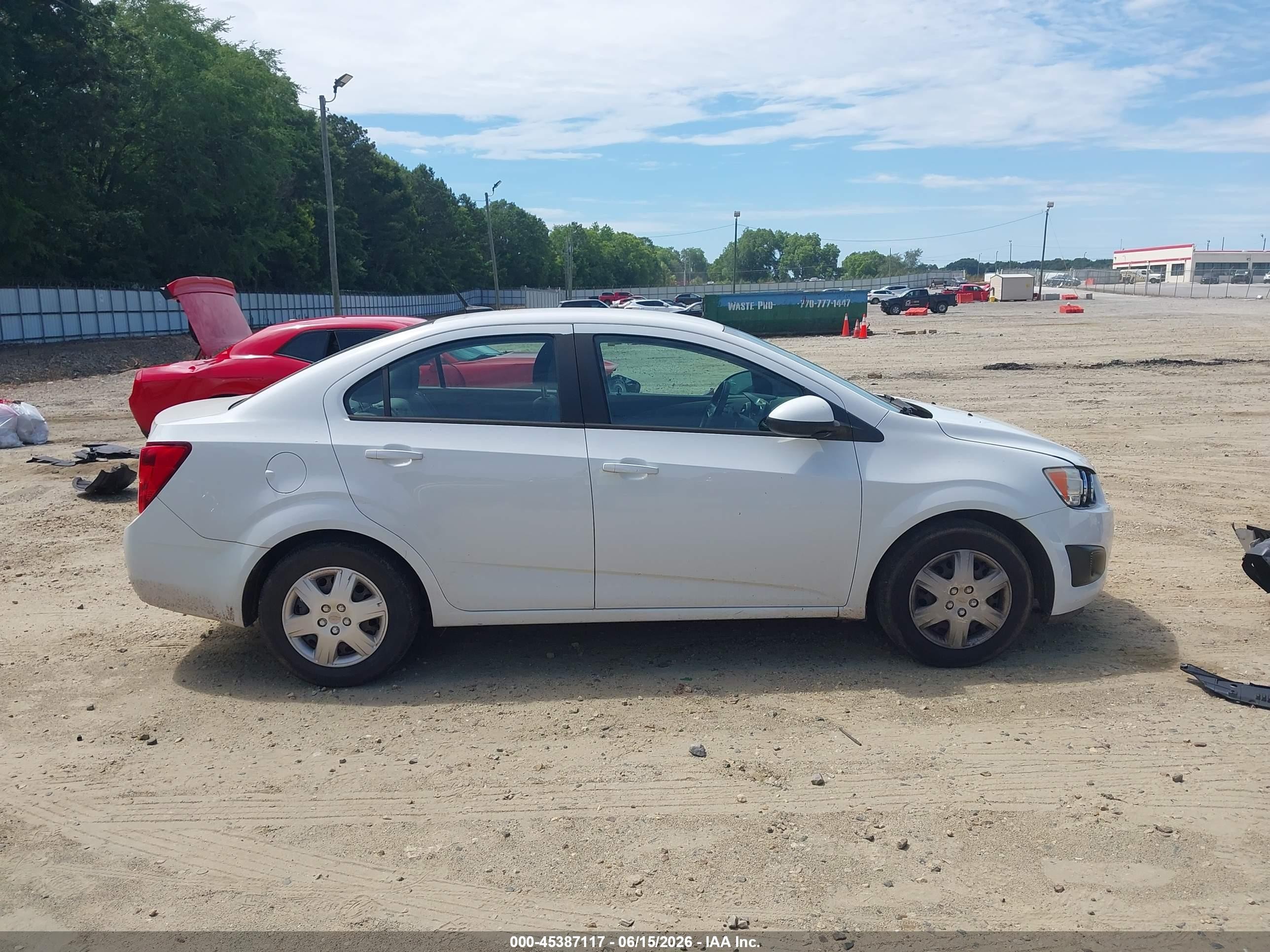 2014 Chevrolet Sonic Ls Auto Белый vin: 1G1JA5SH2E4145714