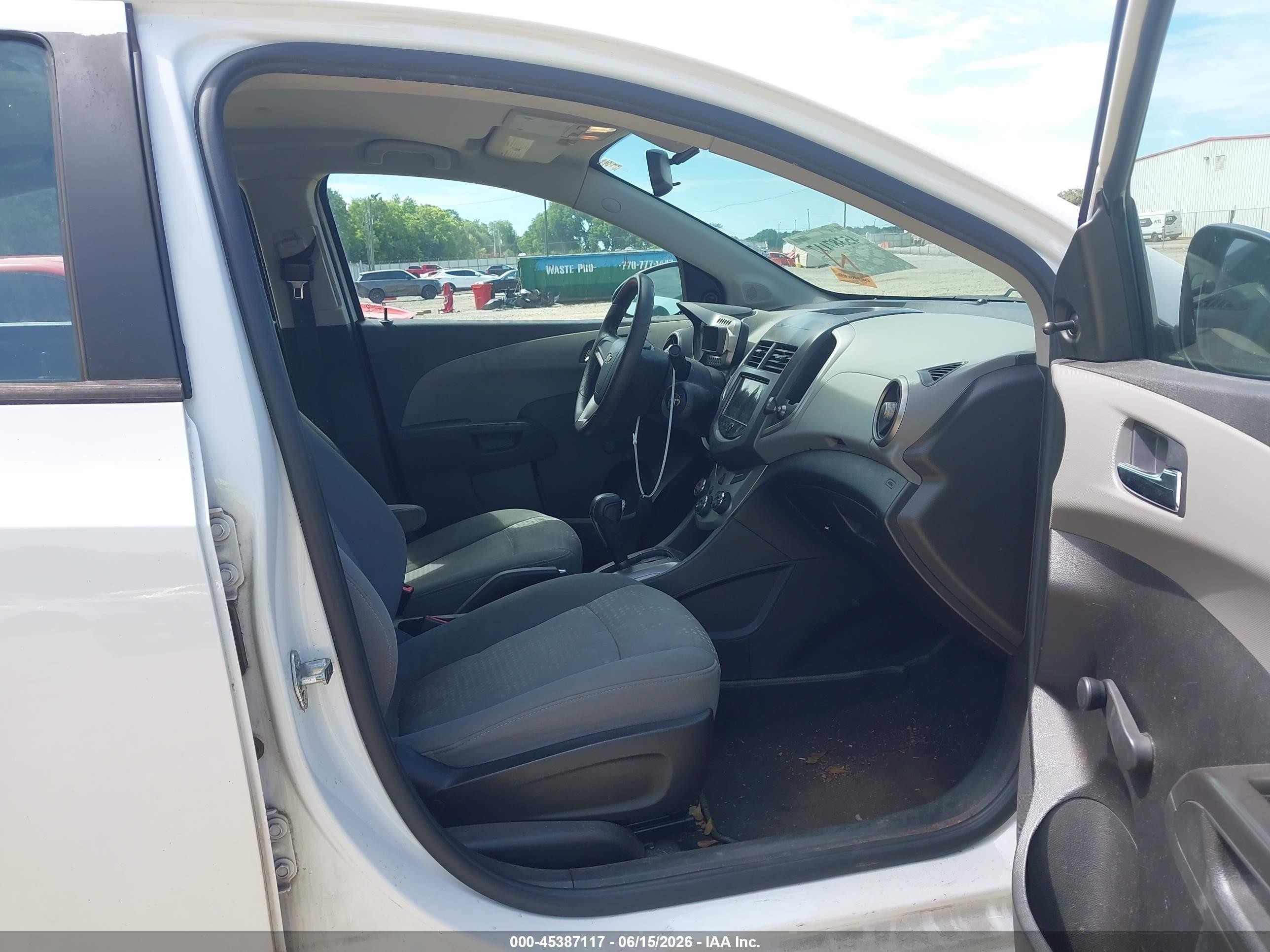 2014 Chevrolet Sonic Ls Auto Белый vin: 1G1JA5SH2E4145714