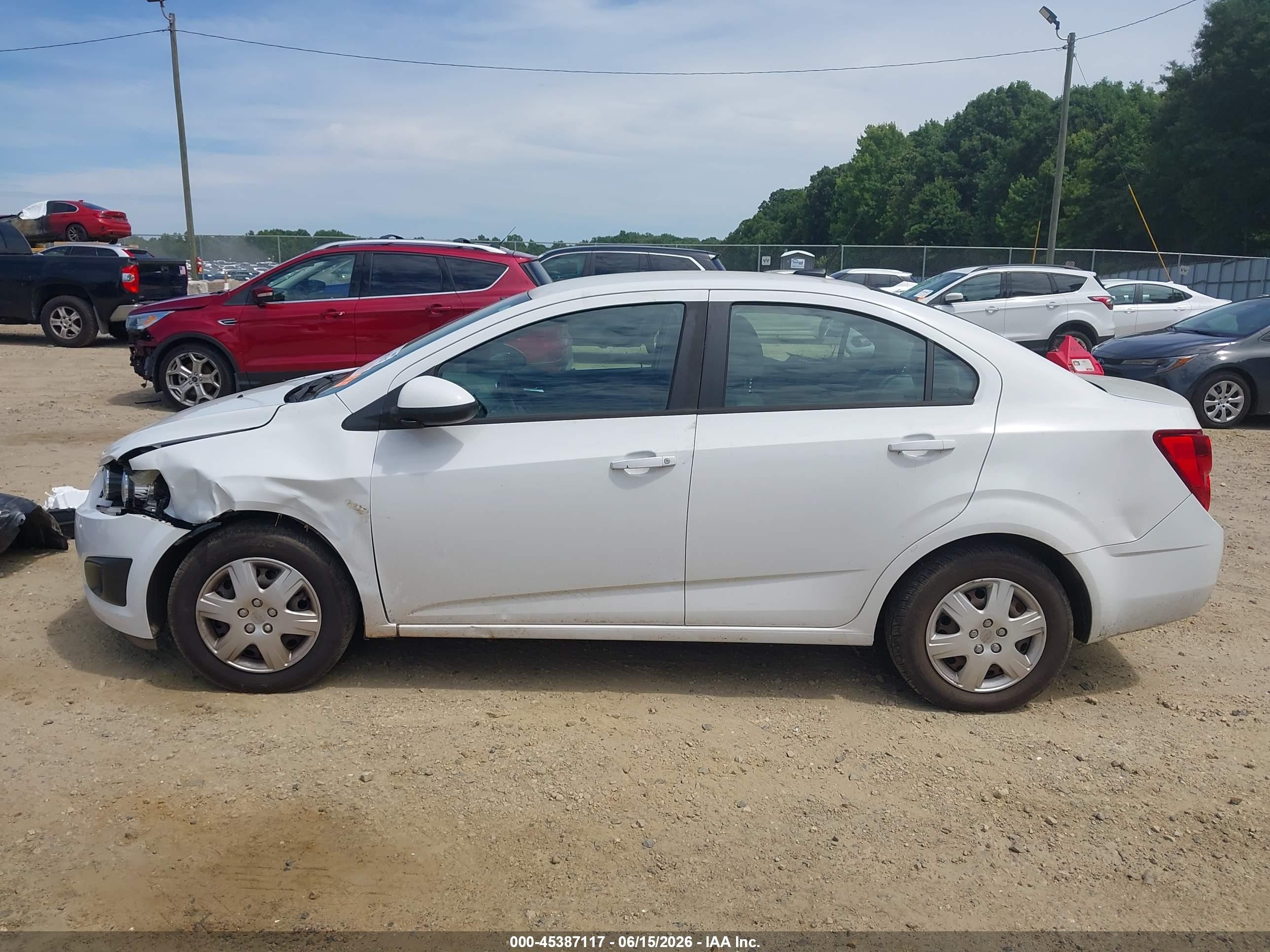 2014 Chevrolet Sonic Ls Auto Белый vin: 1G1JA5SH2E4145714