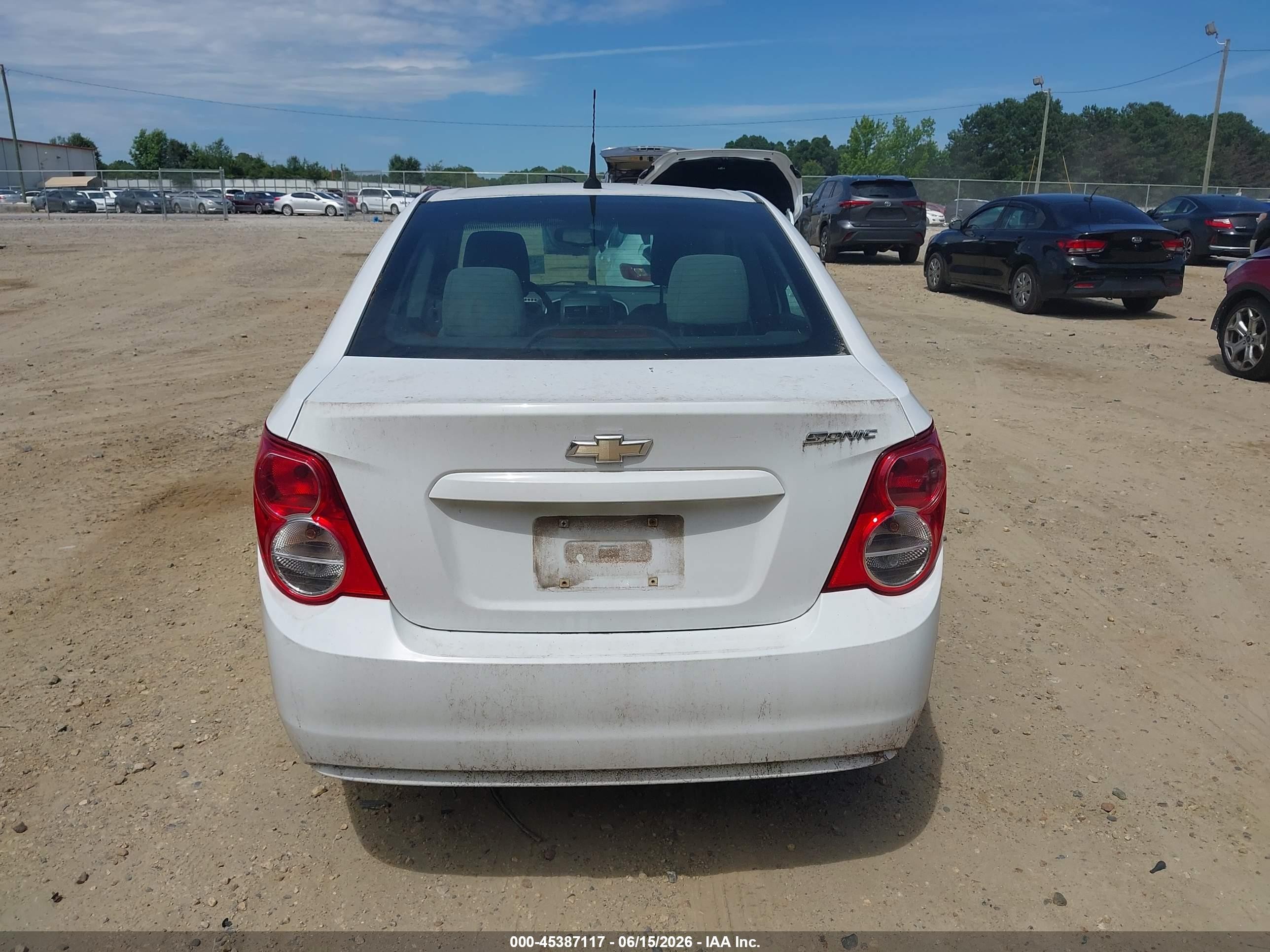 2014 Chevrolet Sonic Ls Auto Белый vin: 1G1JA5SH2E4145714