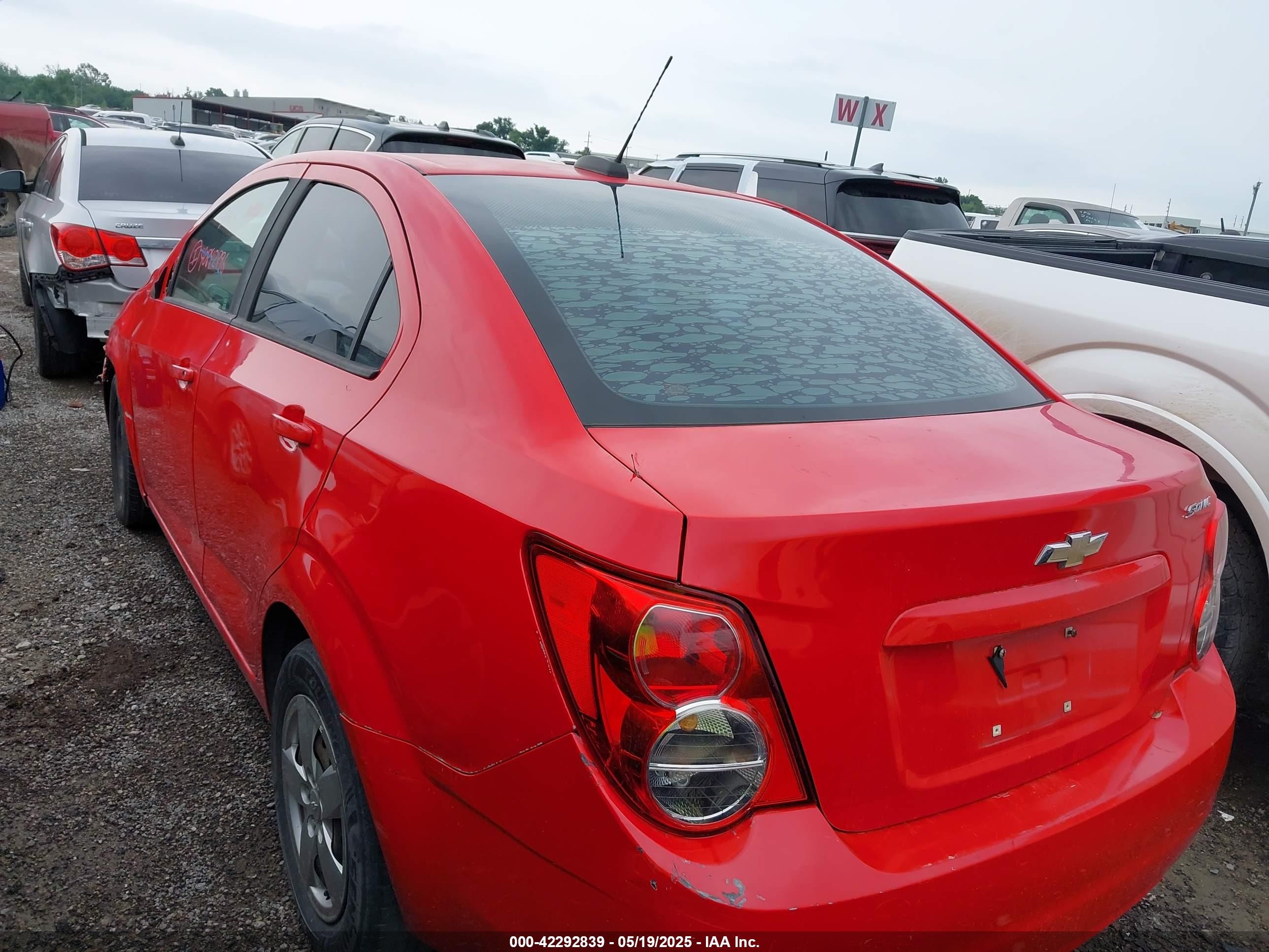 2015 Chevrolet Sonic Ls Auto Red vin: 1G1JA5SH2F4138408