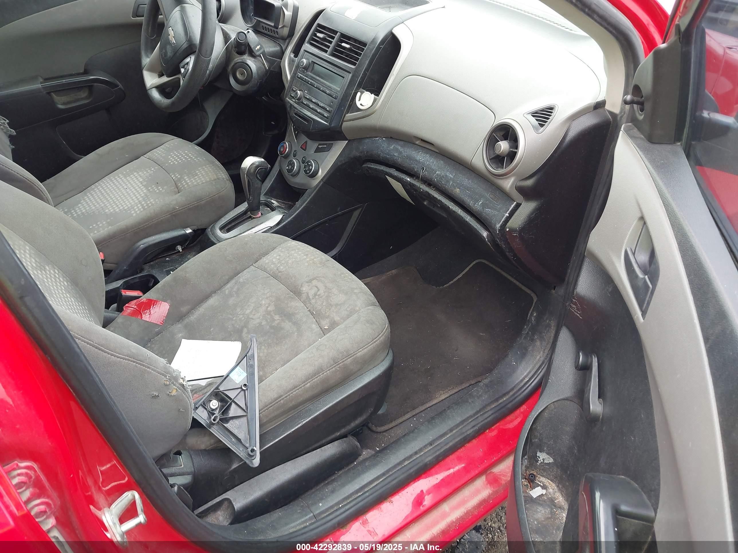 2015 Chevrolet Sonic Ls Auto Red vin: 1G1JA5SH2F4138408