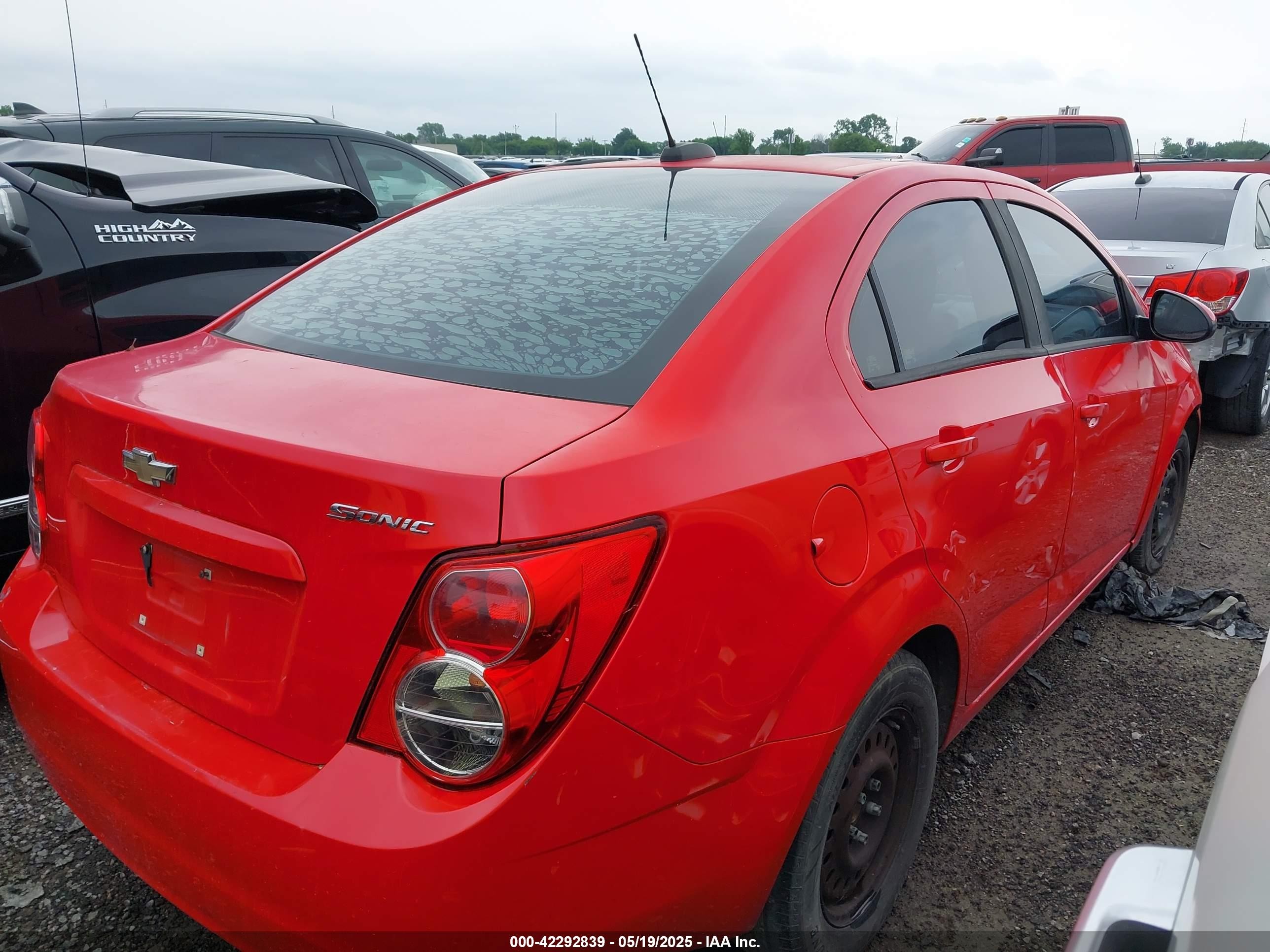 2015 Chevrolet Sonic Ls Auto Red vin: 1G1JA5SH2F4138408