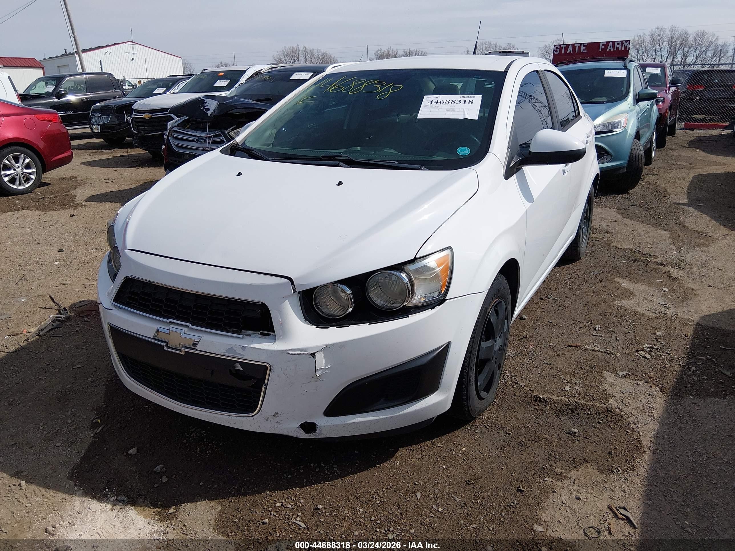 2013 Chevrolet Sonic Ls Auto White vin: 1G1JA5SH4D4231539