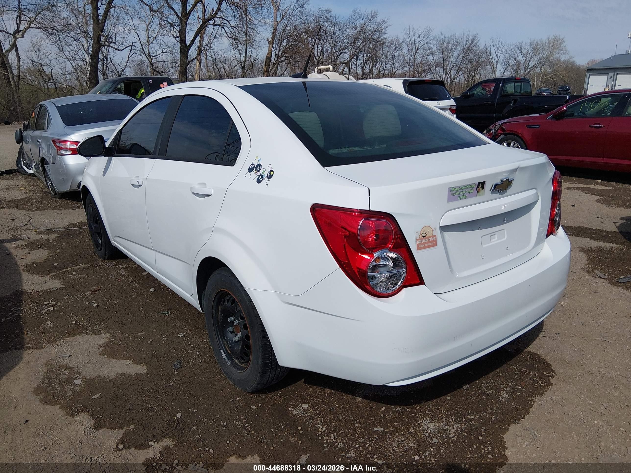 2013 Chevrolet Sonic Ls Auto White vin: 1G1JA5SH4D4231539