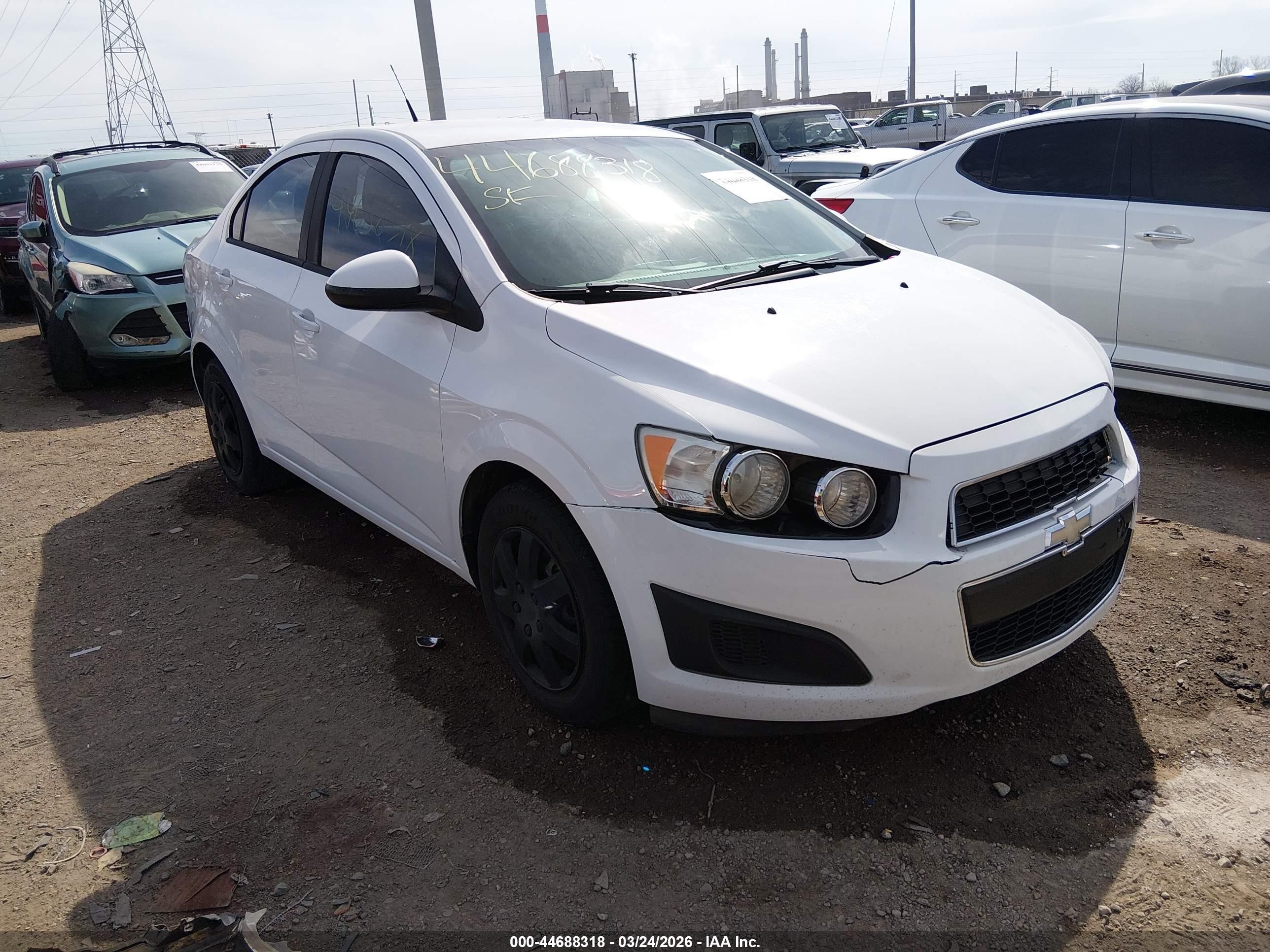 2013 Chevrolet Sonic Ls Auto White vin: 1G1JA5SH4D4231539