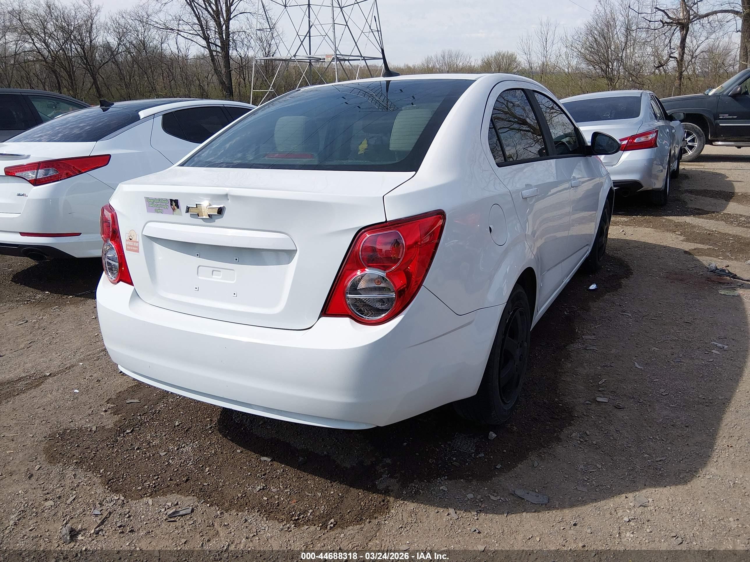 2013 Chevrolet Sonic Ls Auto White vin: 1G1JA5SH4D4231539