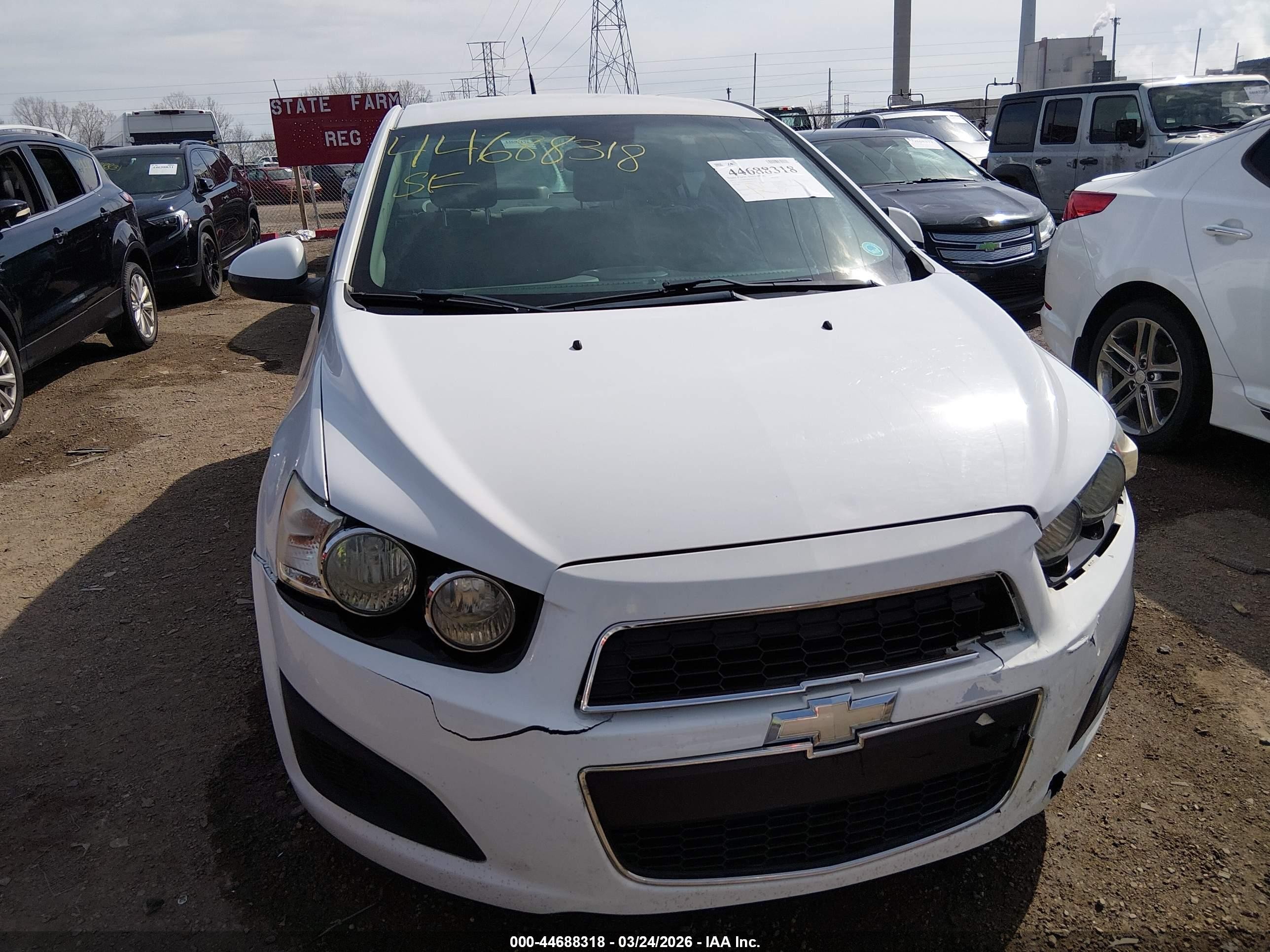2013 Chevrolet Sonic Ls Auto White vin: 1G1JA5SH4D4231539