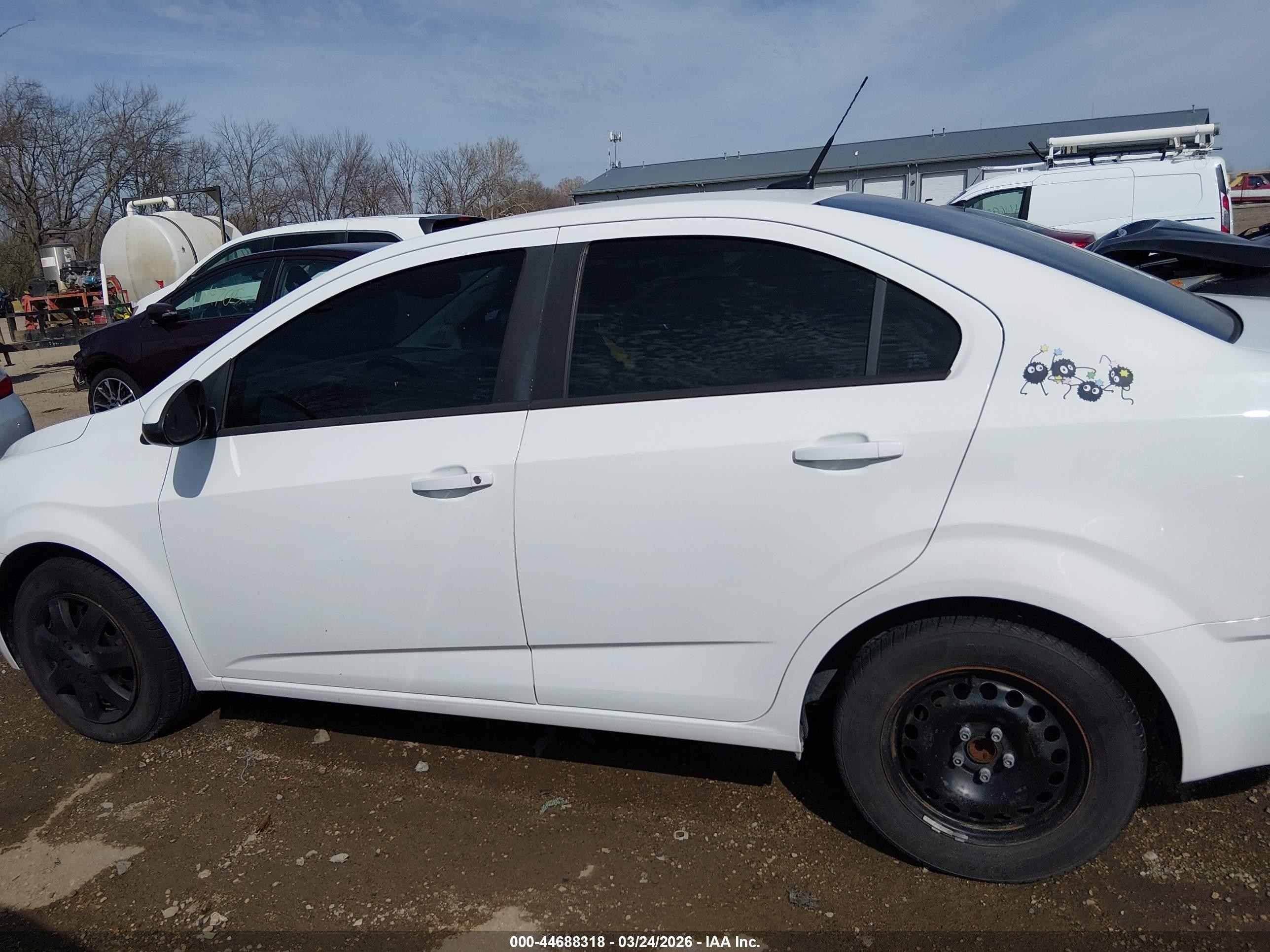2013 Chevrolet Sonic Ls Auto White vin: 1G1JA5SH4D4231539