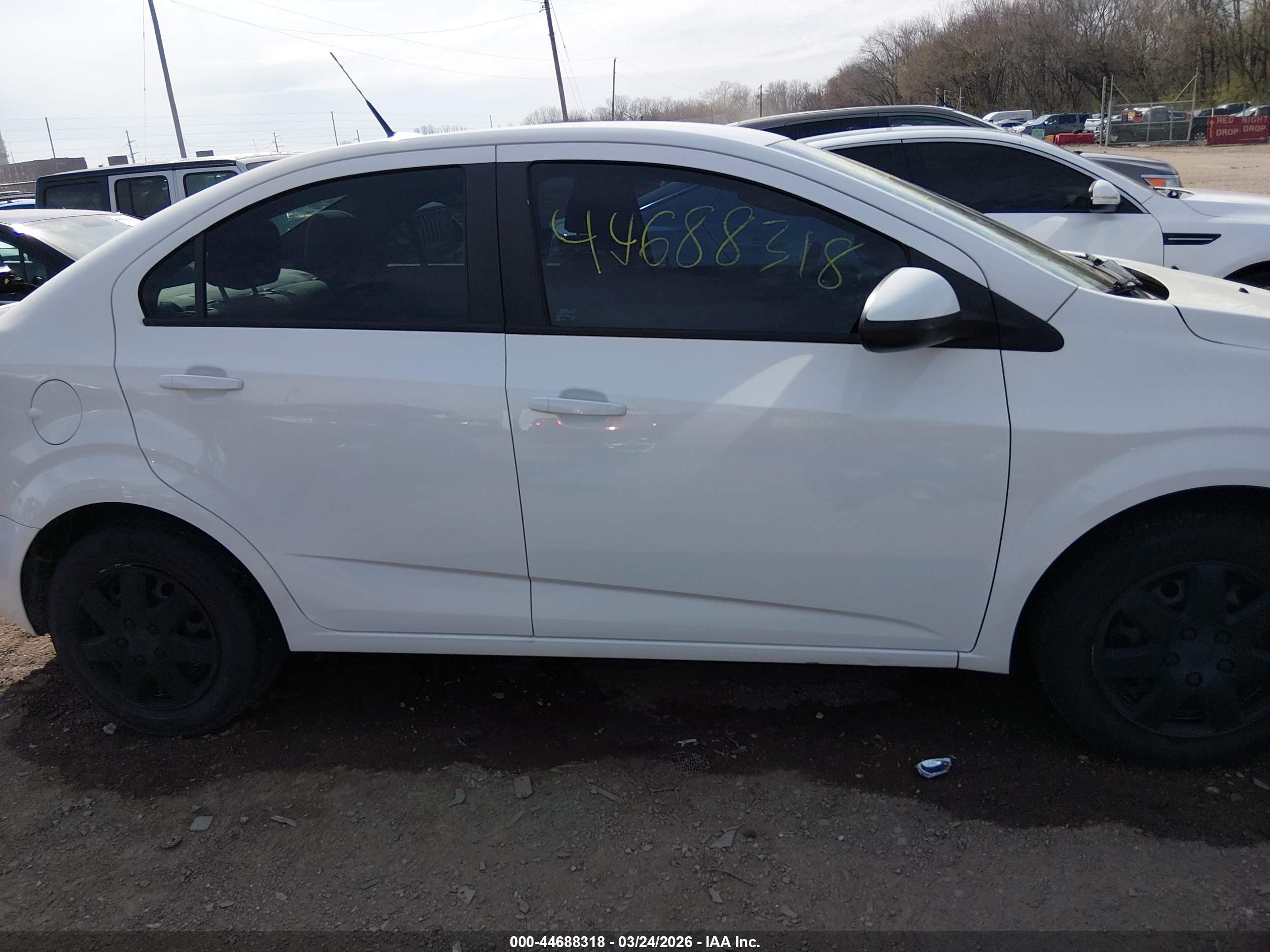 2013 Chevrolet Sonic Ls Auto White vin: 1G1JA5SH4D4231539