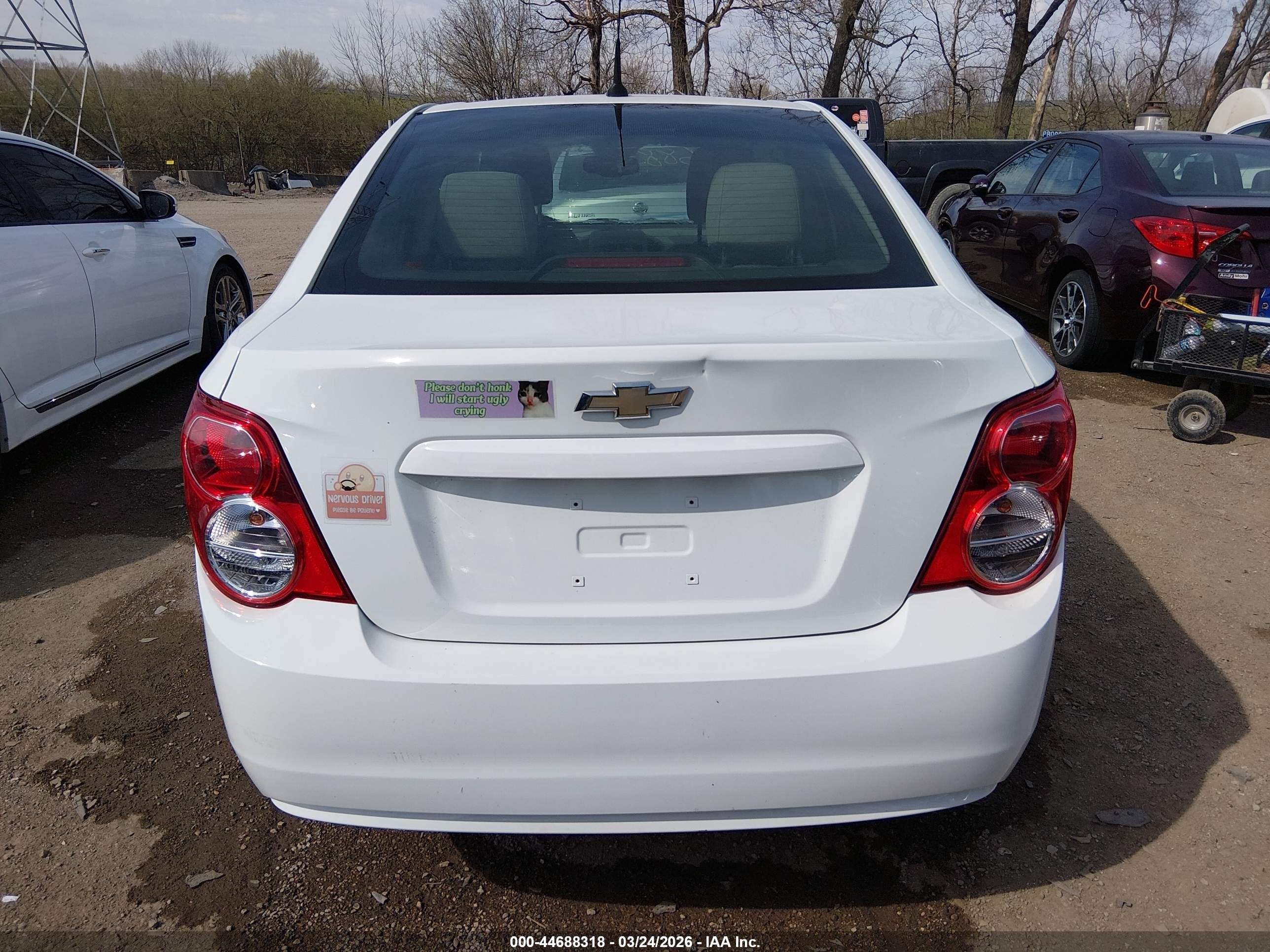 2013 Chevrolet Sonic Ls Auto White vin: 1G1JA5SH4D4231539