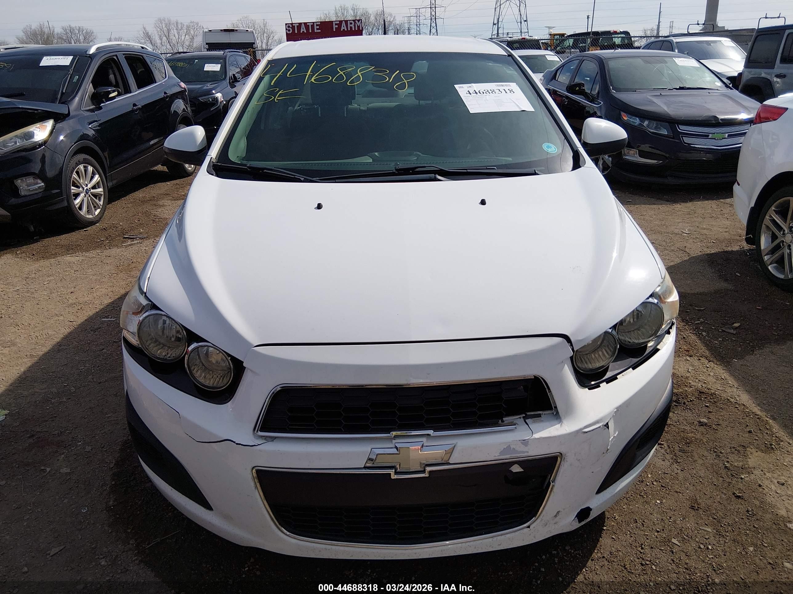2013 Chevrolet Sonic Ls Auto White vin: 1G1JA5SH4D4231539