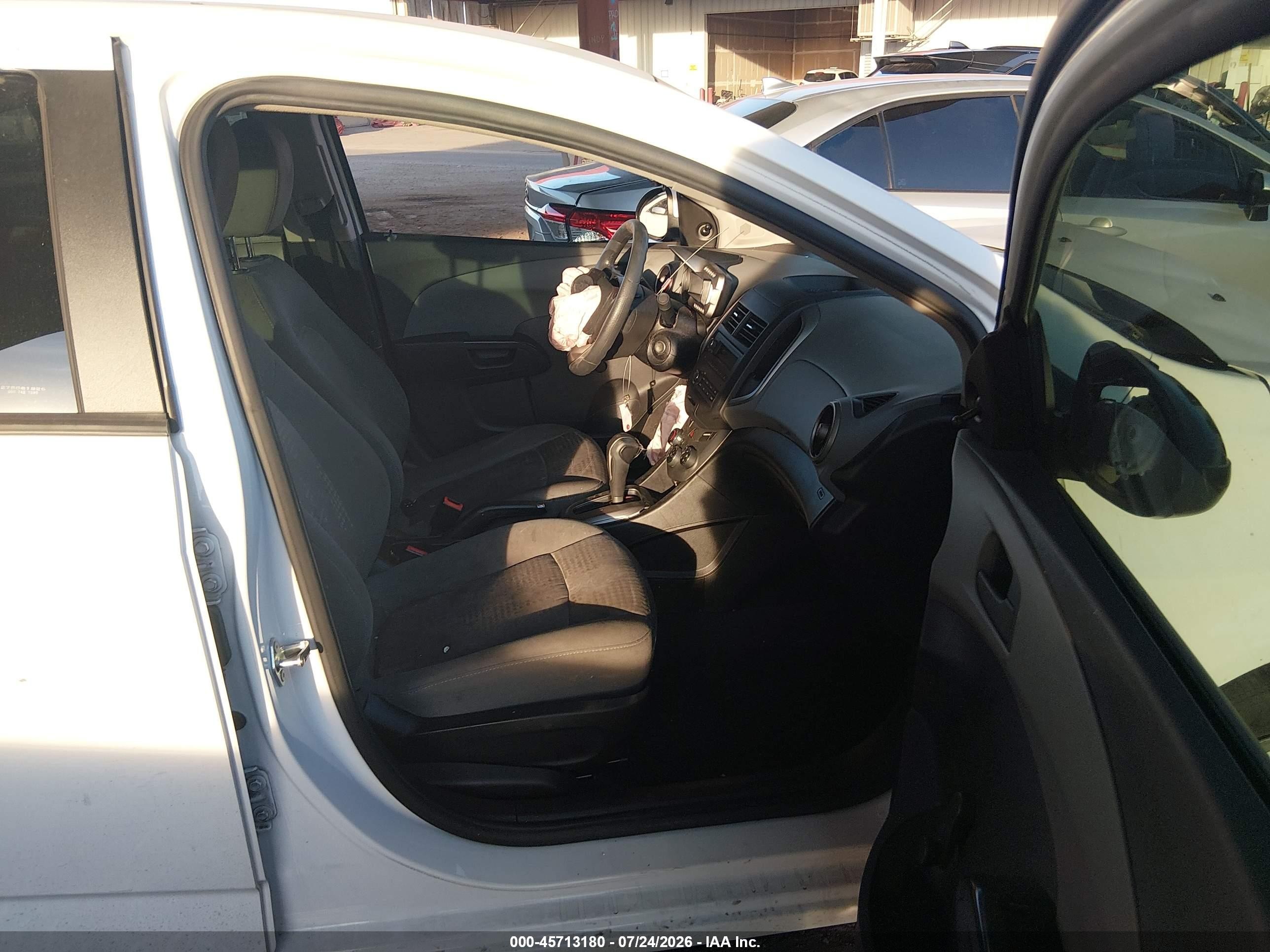 2015 Chevrolet Sonic Ls Auto White vin: 1G1JA5SH8F4136131