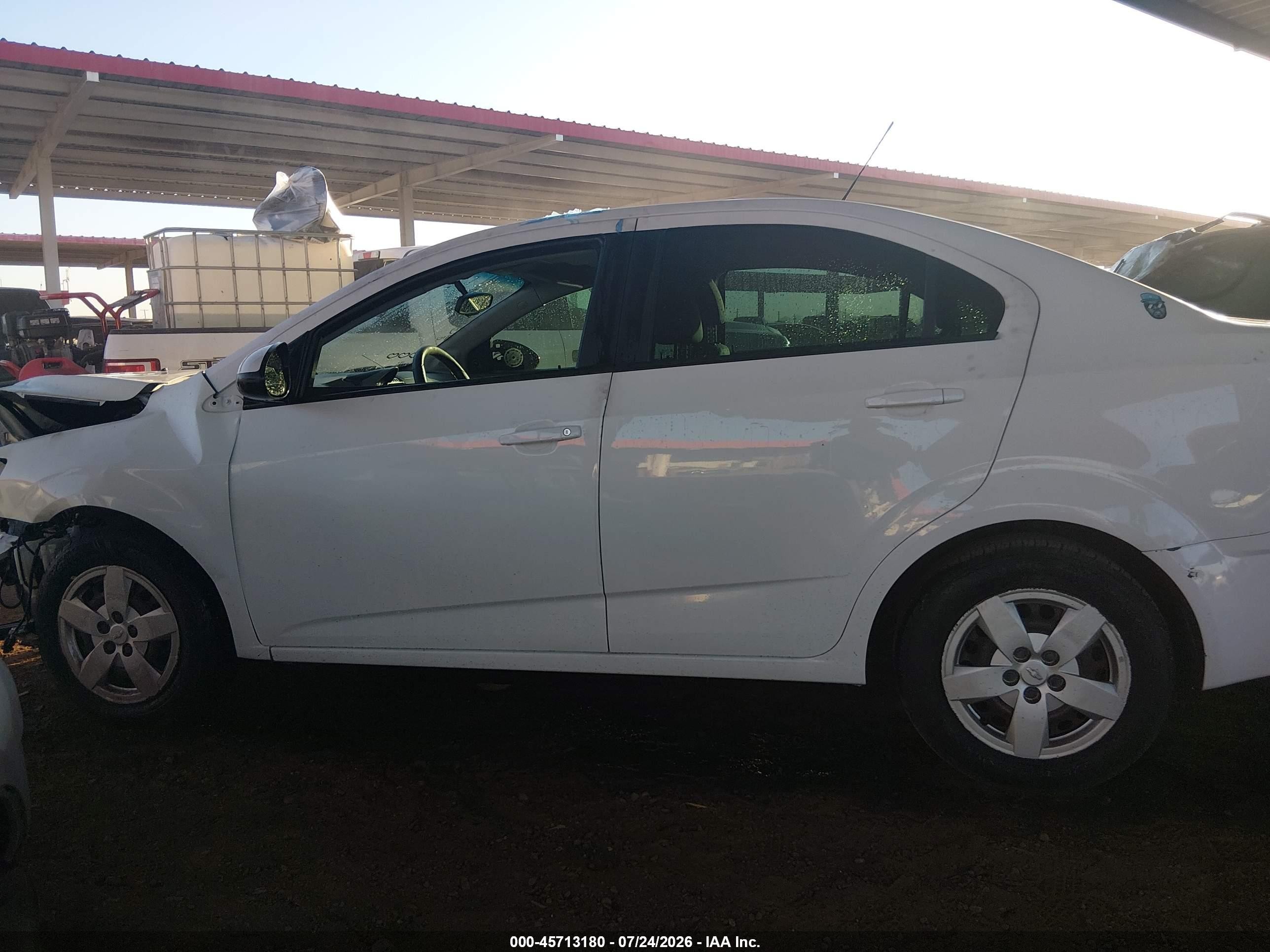 2015 Chevrolet Sonic Ls Auto White vin: 1G1JA5SH8F4136131