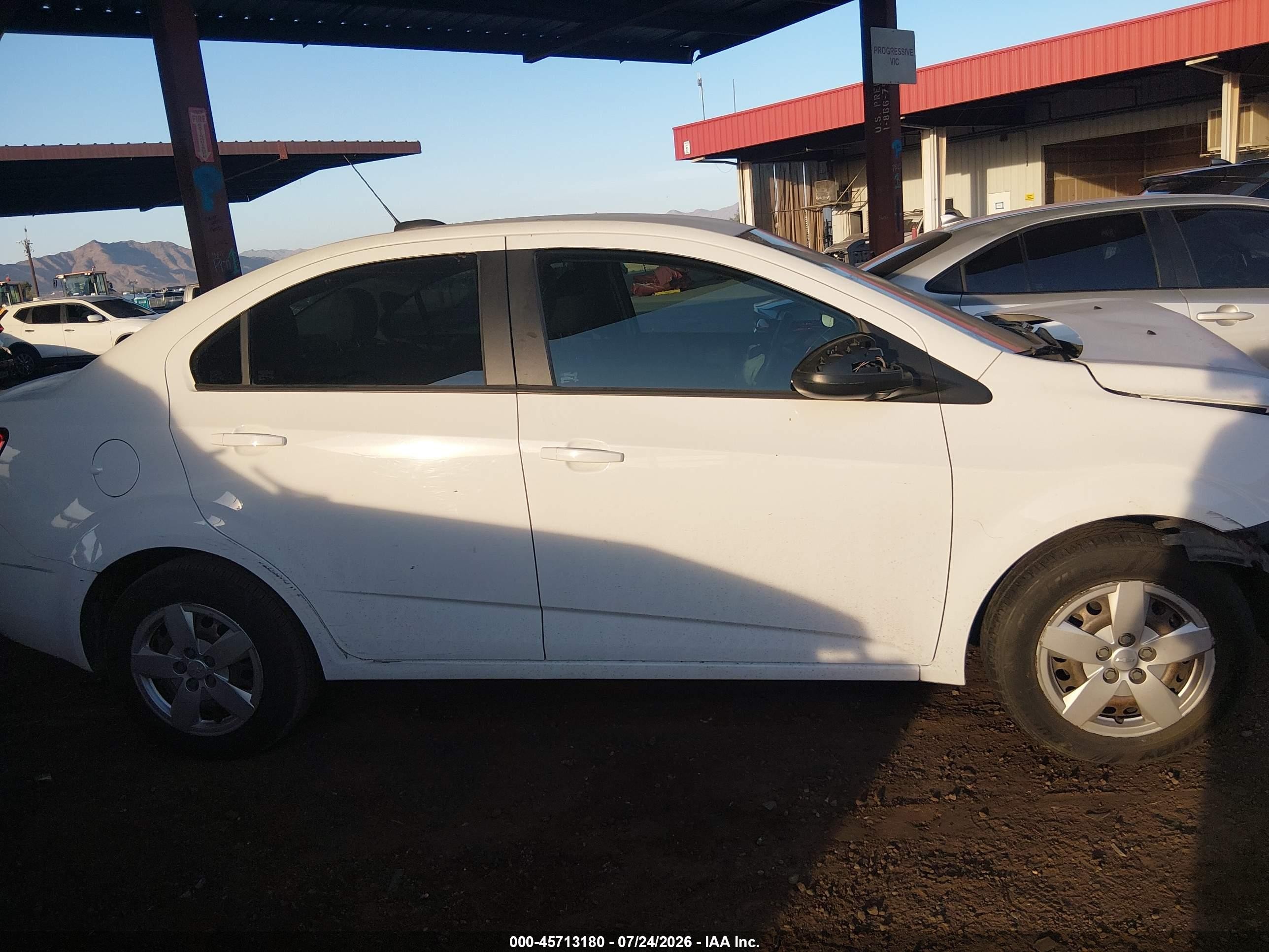 2015 Chevrolet Sonic Ls Auto White vin: 1G1JA5SH8F4136131