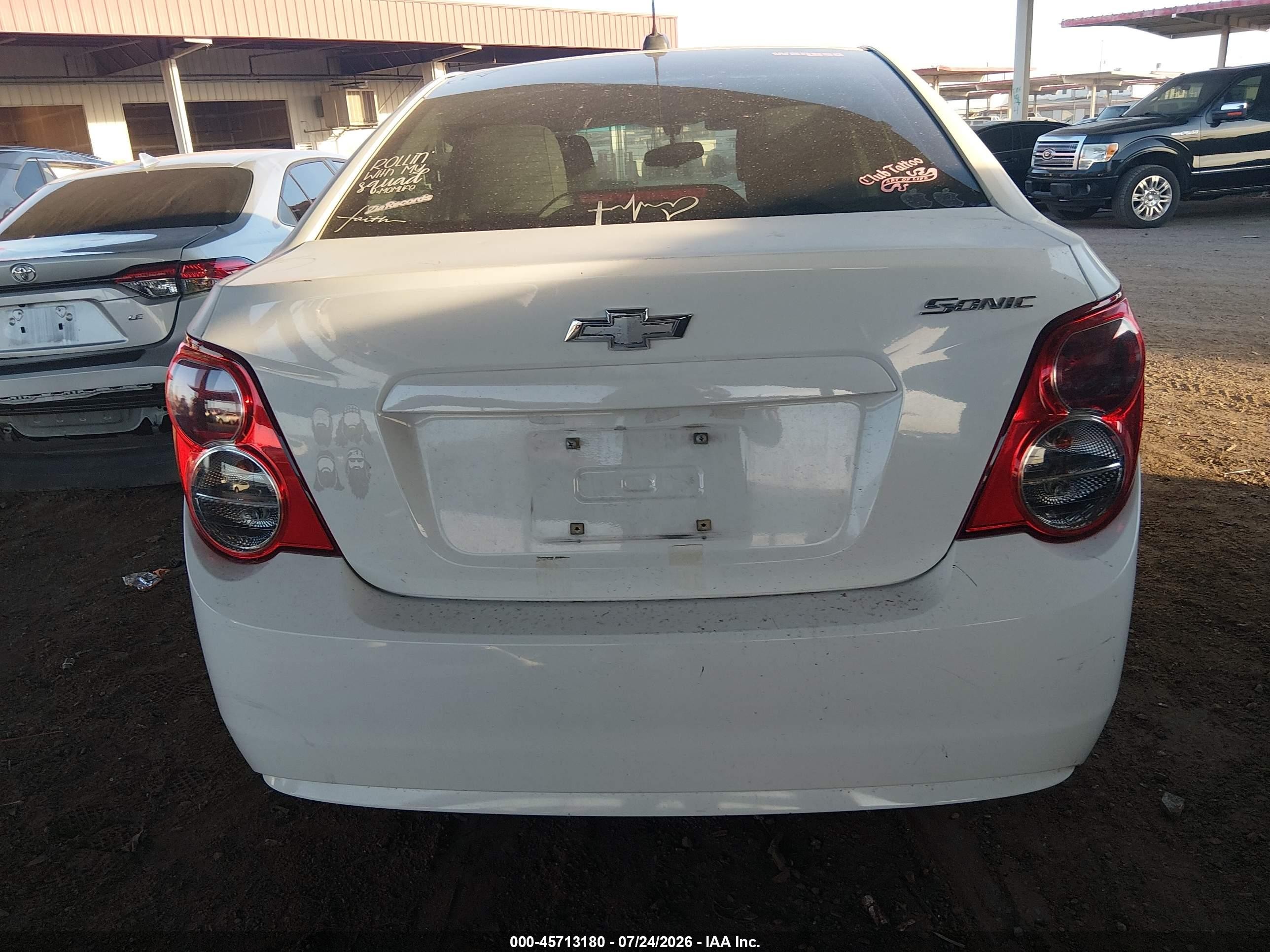 2015 Chevrolet Sonic Ls Auto White vin: 1G1JA5SH8F4136131