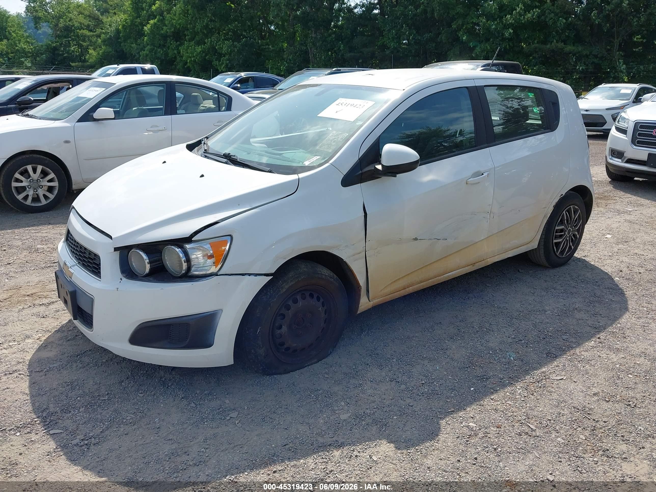 2015 Chevrolet Sonic Ls Auto Белый vin: 1G1JA6SH0F4201575
