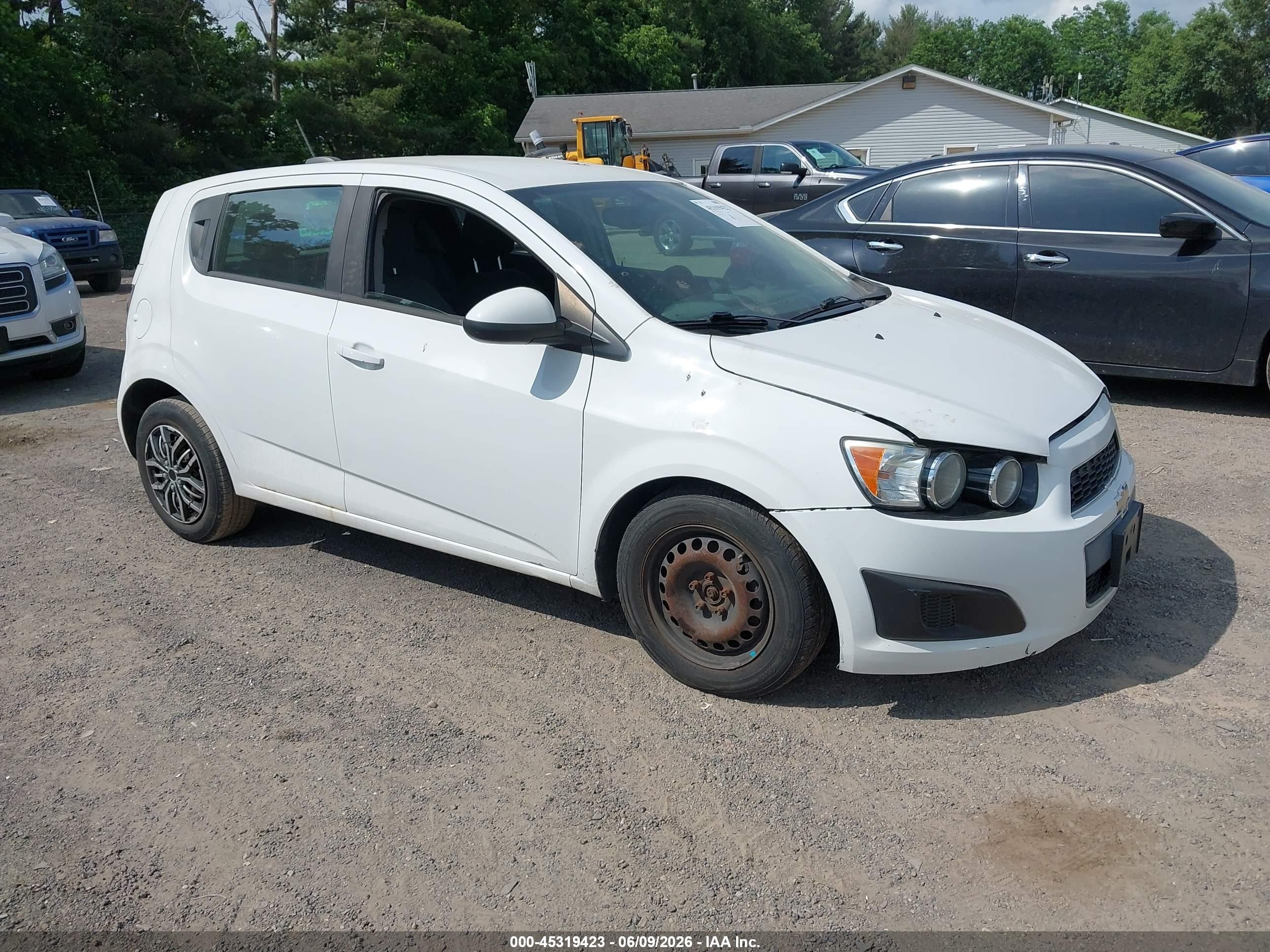 2015 Chevrolet Sonic Ls Auto Белый vin: 1G1JA6SH0F4201575