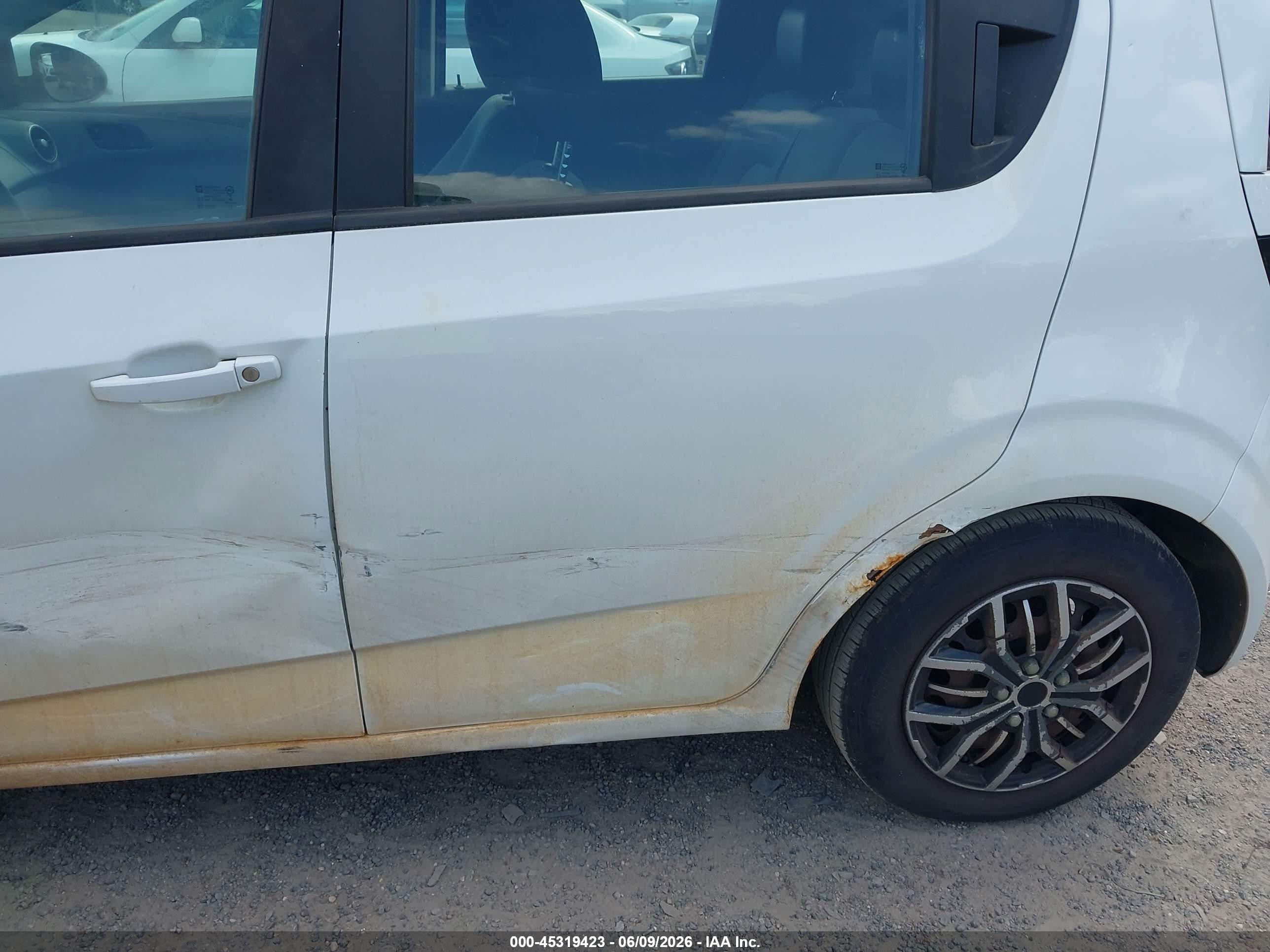 2015 Chevrolet Sonic Ls Auto Белый vin: 1G1JA6SH0F4201575