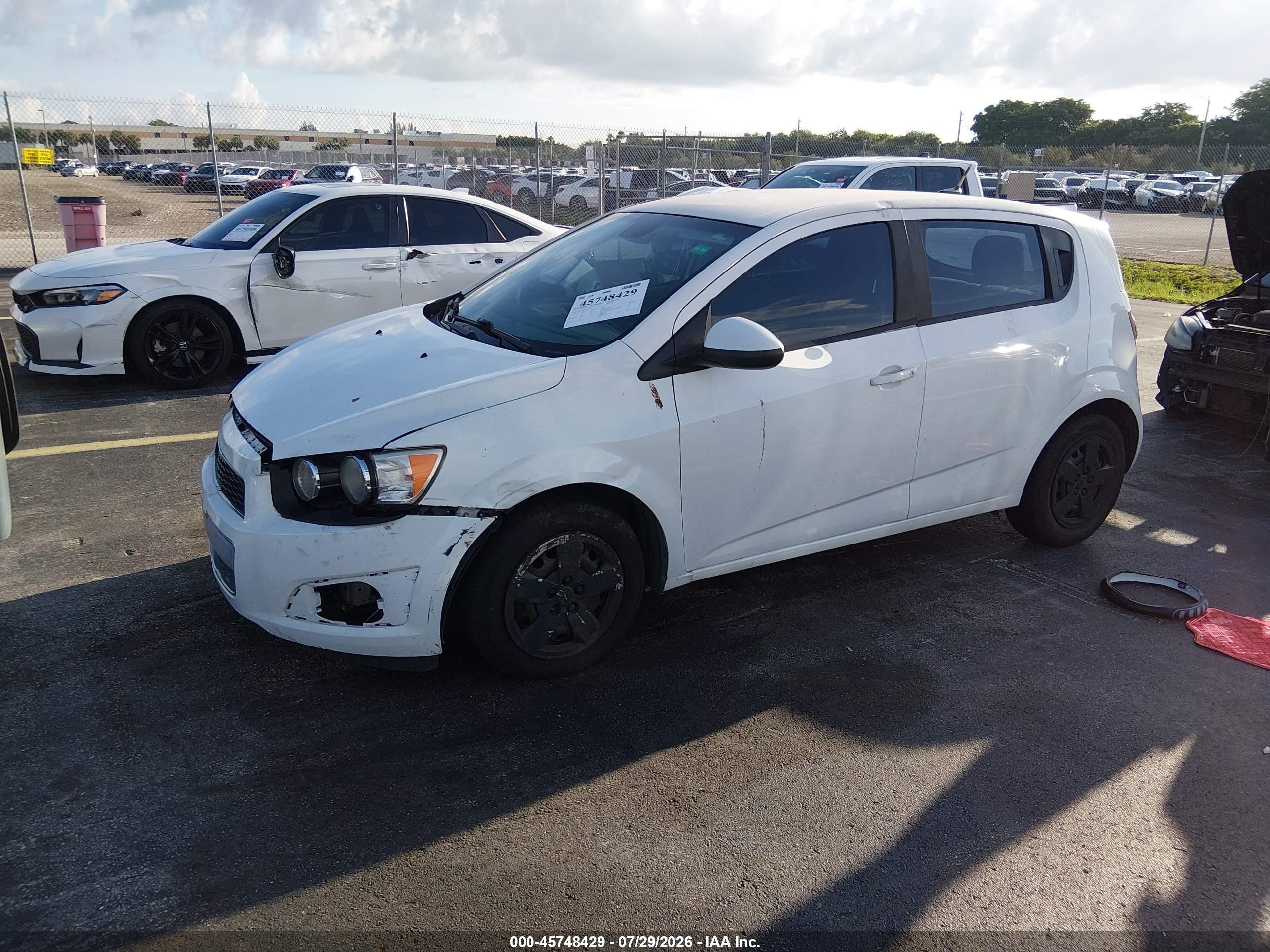 2013 Chevrolet Sonic Ls Auto White vin: 1G1JA6SH1D4131176