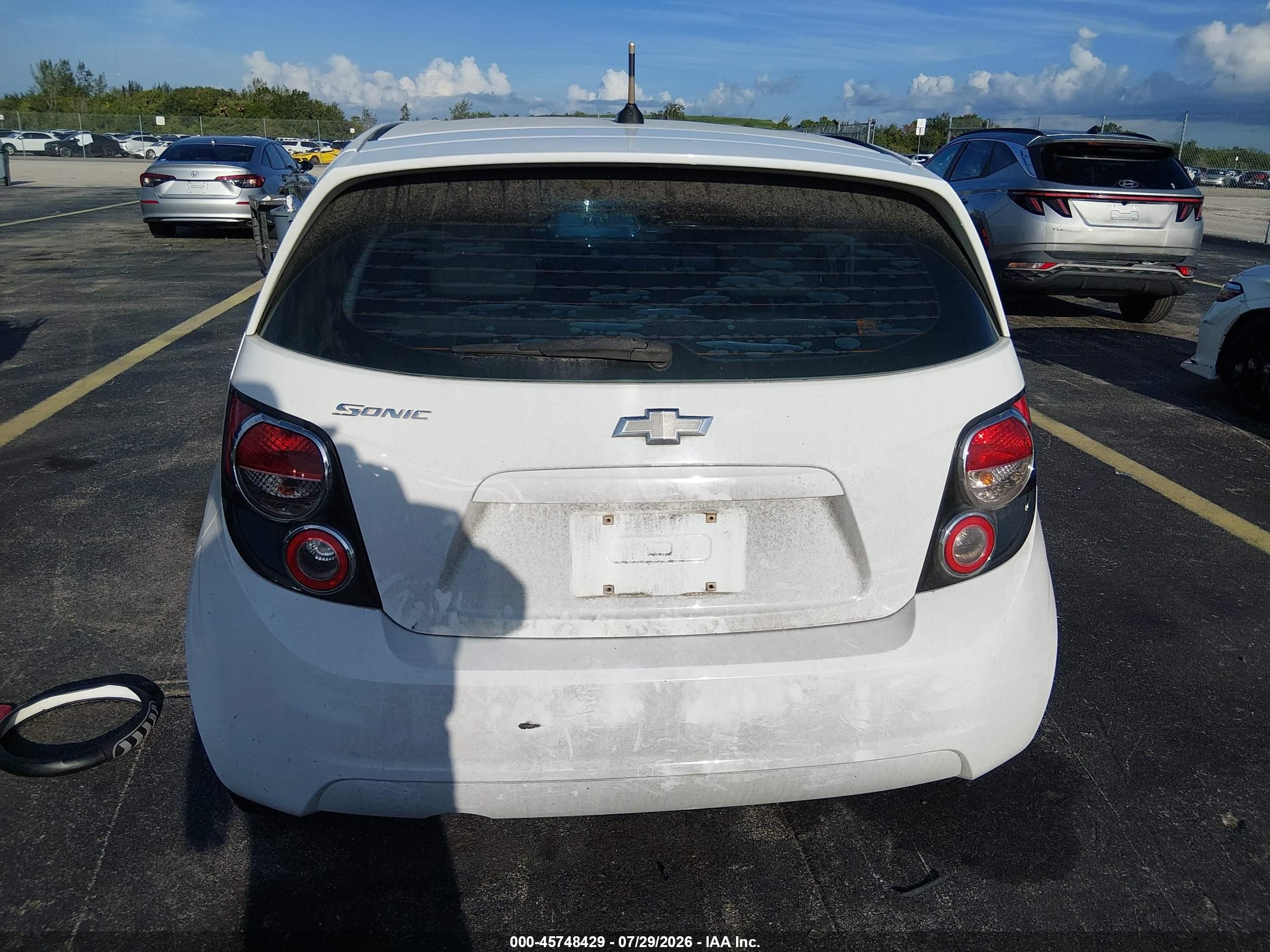 2013 Chevrolet Sonic Ls Auto White vin: 1G1JA6SH1D4131176