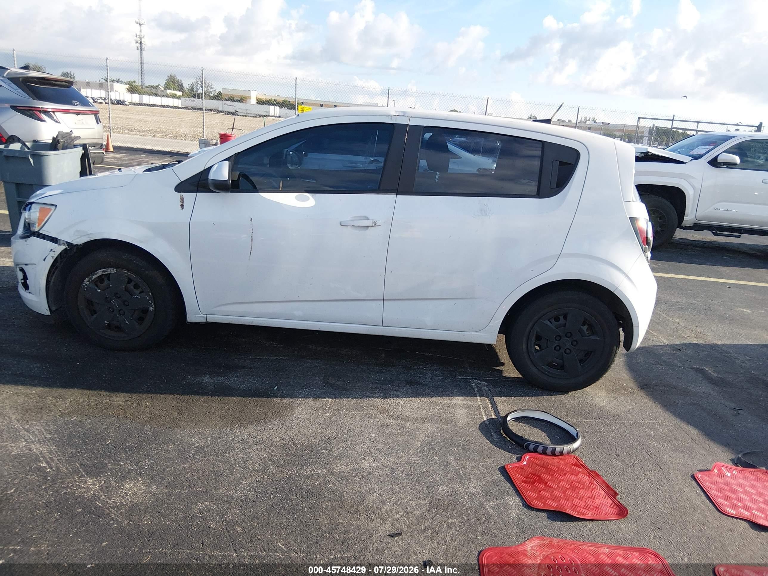 2013 Chevrolet Sonic Ls Auto White vin: 1G1JA6SH1D4131176