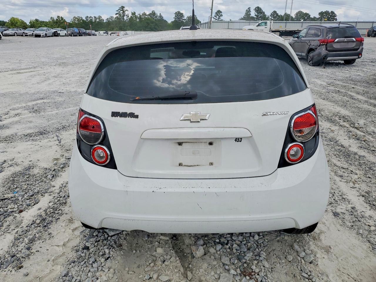 2014 Chevrolet Sonic Ls White vin: 1G1JA6SH2E4138994