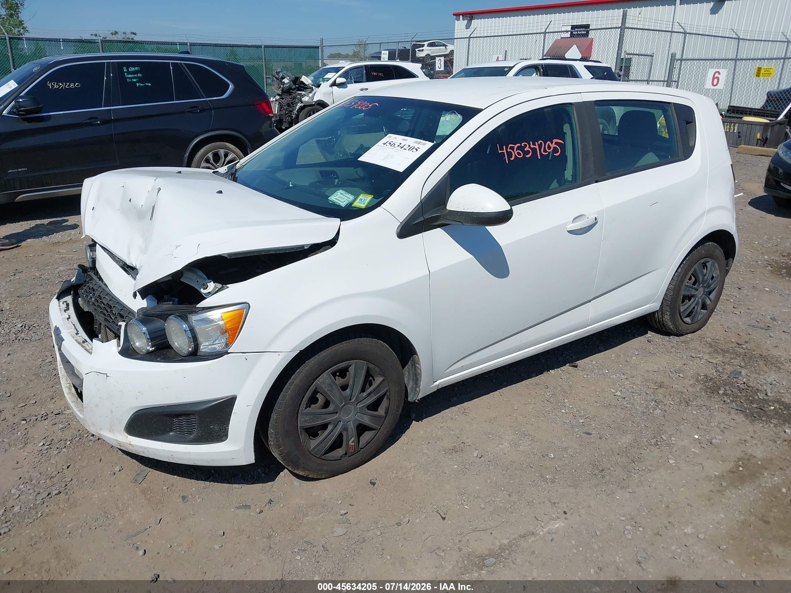 2013 Chevrolet Sonic Ls Auto Белый vin: 1G1JA6SH4D4128272