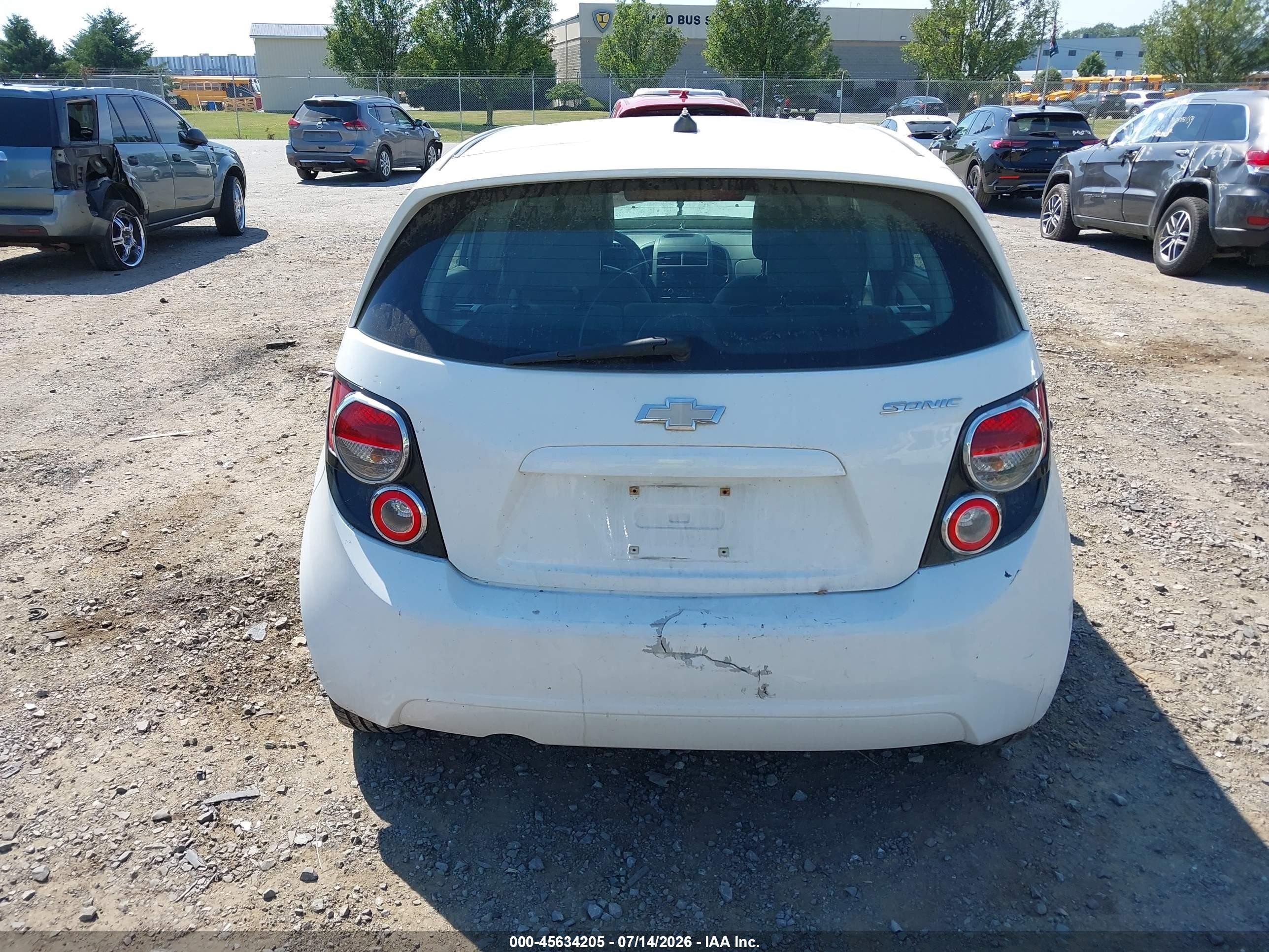 2013 Chevrolet Sonic Ls Auto Белый vin: 1G1JA6SH4D4128272