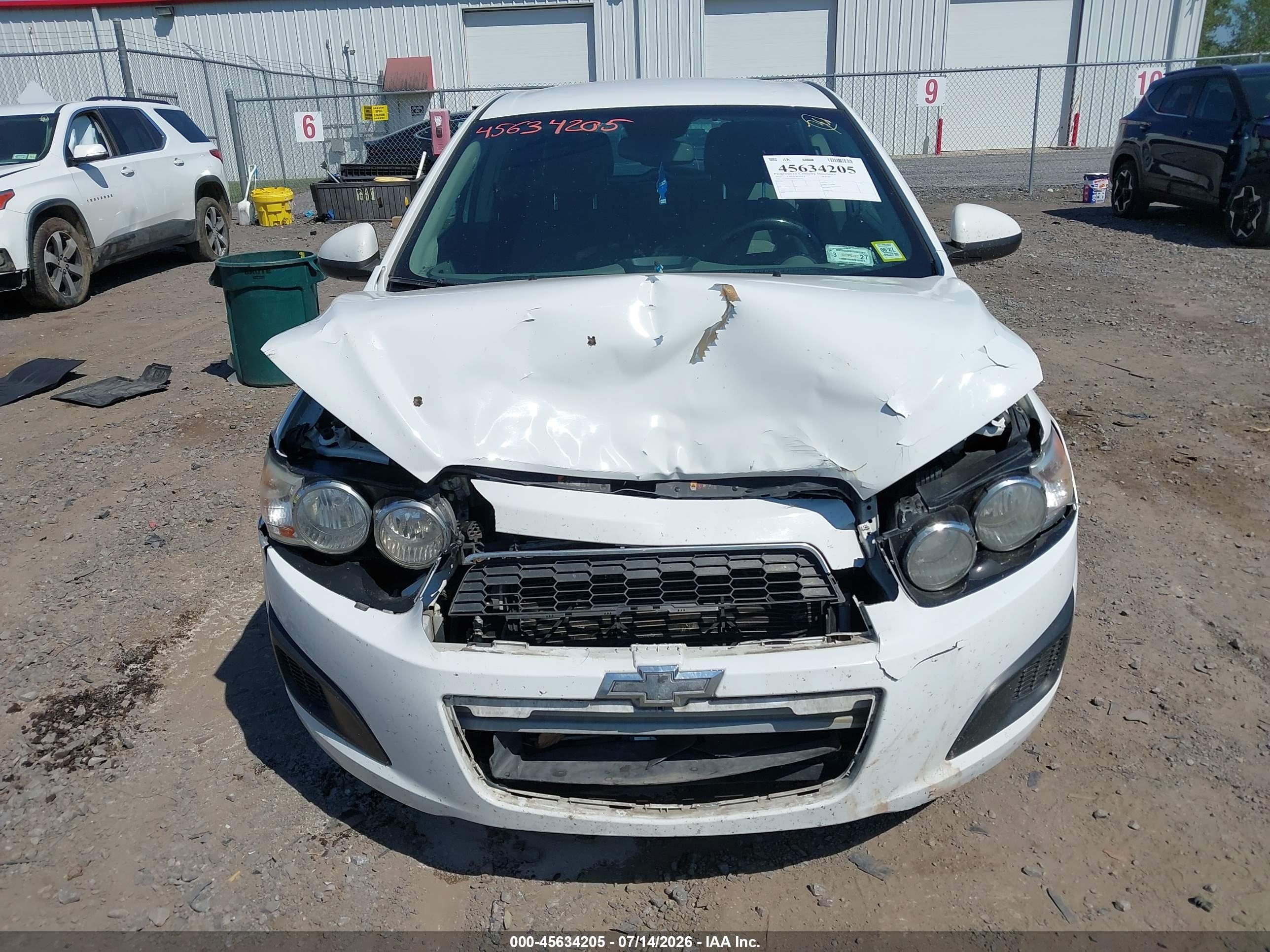 2013 Chevrolet Sonic Ls Auto Белый vin: 1G1JA6SH4D4128272
