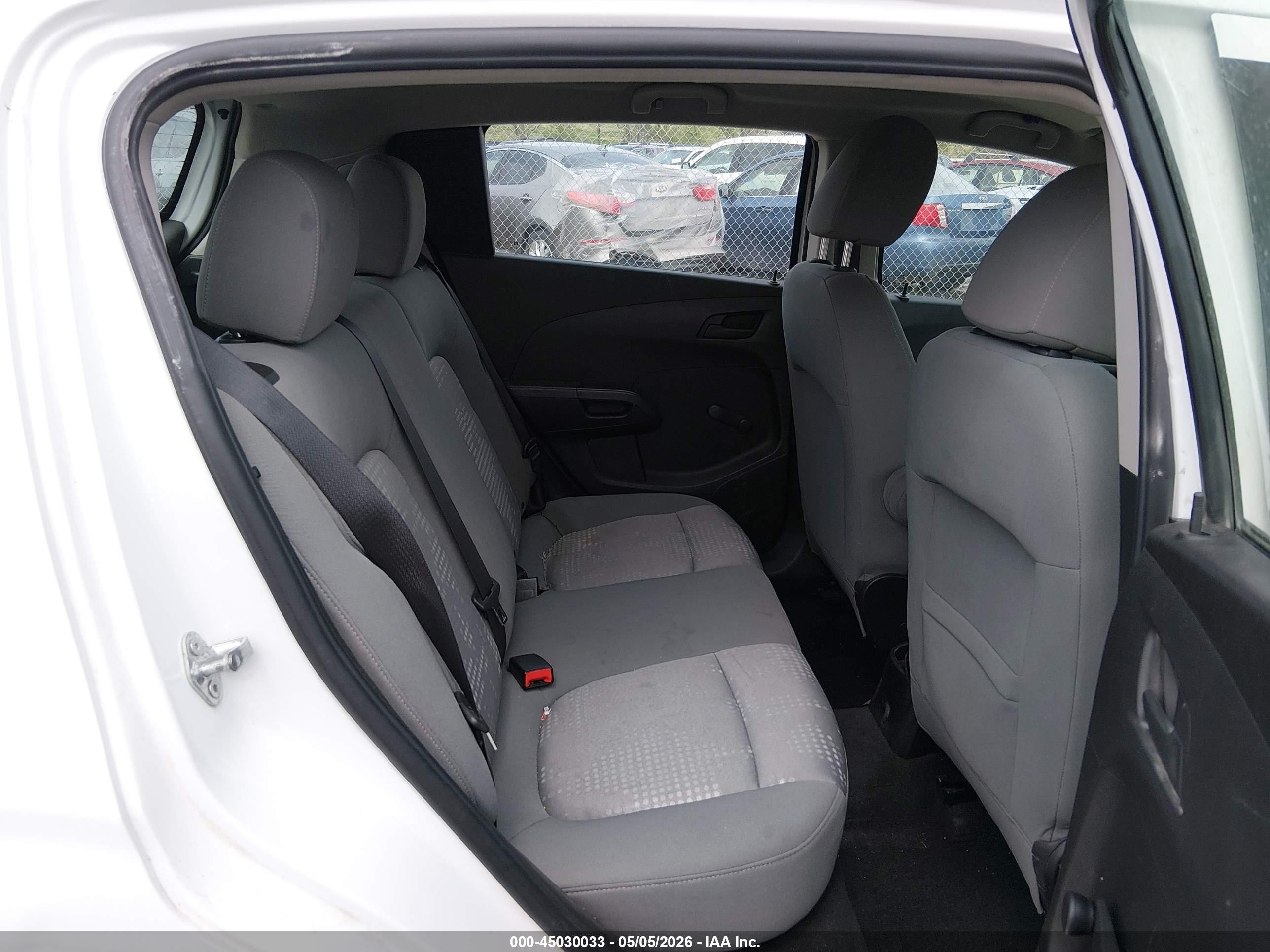 2015 Chevrolet Sonic Ls Auto Белый vin: 1G1JA6SH4F4197577