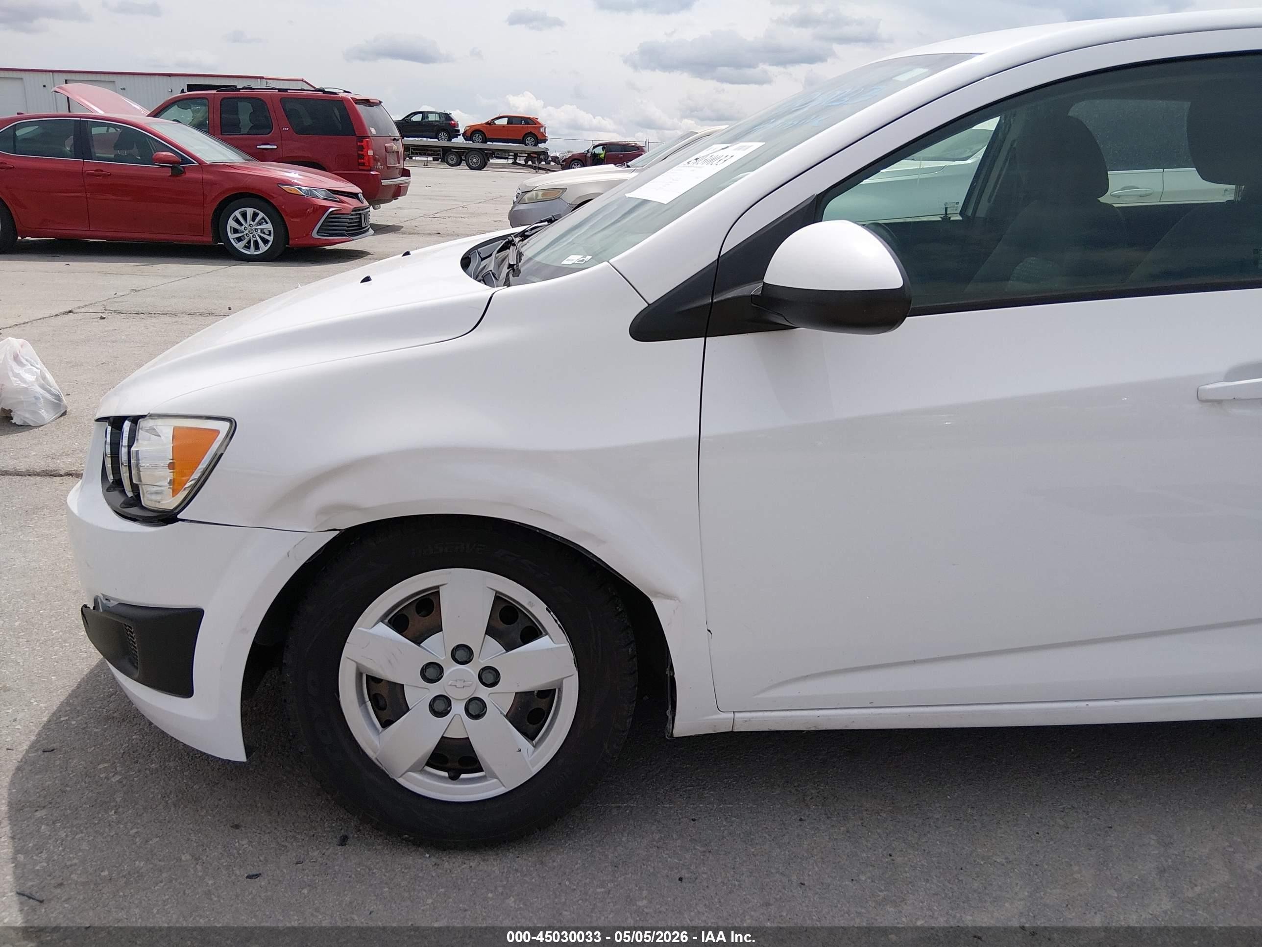 2015 Chevrolet Sonic Ls Auto Белый vin: 1G1JA6SH4F4197577