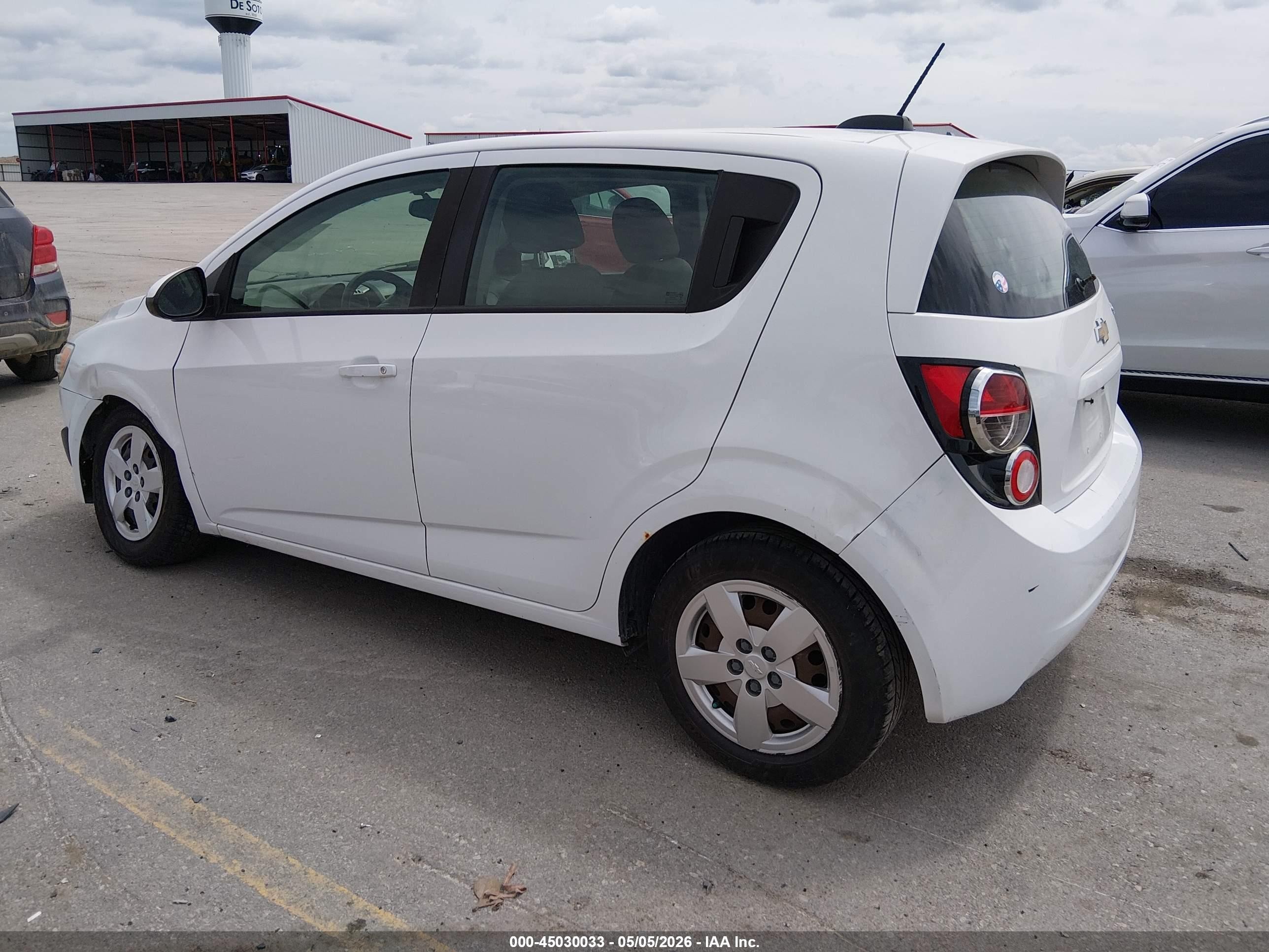 2015 Chevrolet Sonic Ls Auto Белый vin: 1G1JA6SH4F4197577