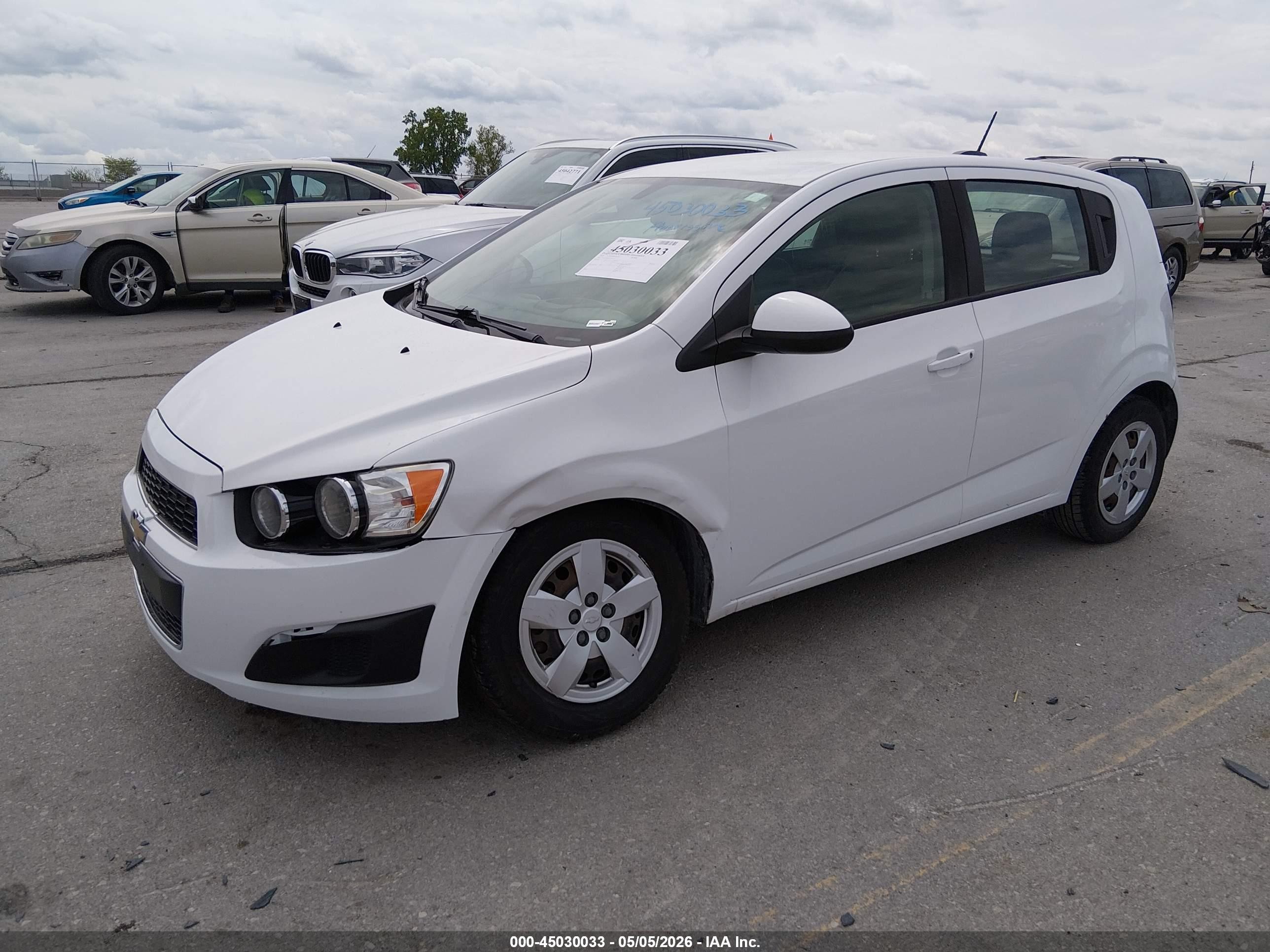 2015 Chevrolet Sonic Ls Auto Белый vin: 1G1JA6SH4F4197577
