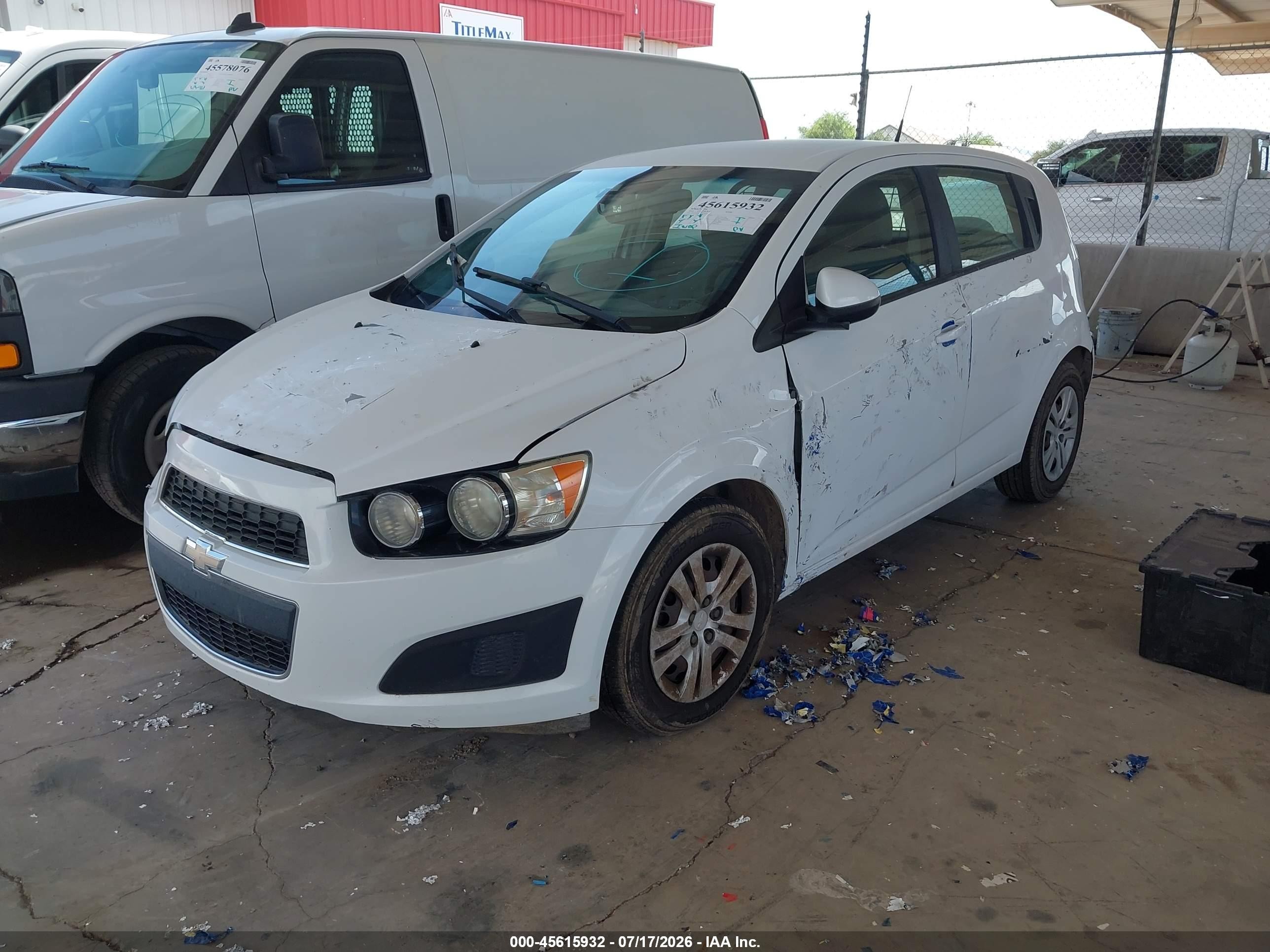 2014 Chevrolet Sonic Ls Auto White vin: 1G1JA6SH5E4222209