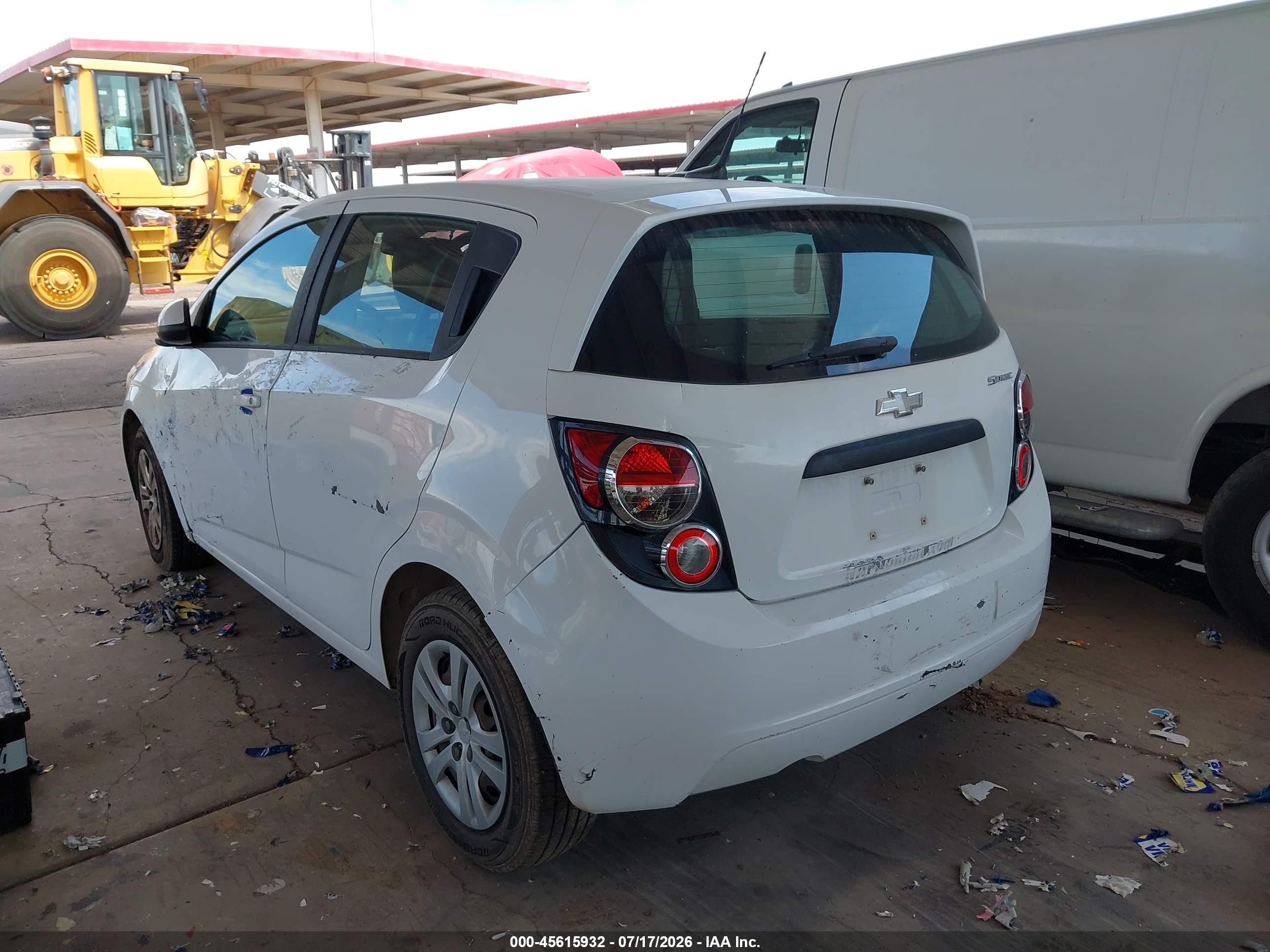 2014 Chevrolet Sonic Ls Auto White vin: 1G1JA6SH5E4222209