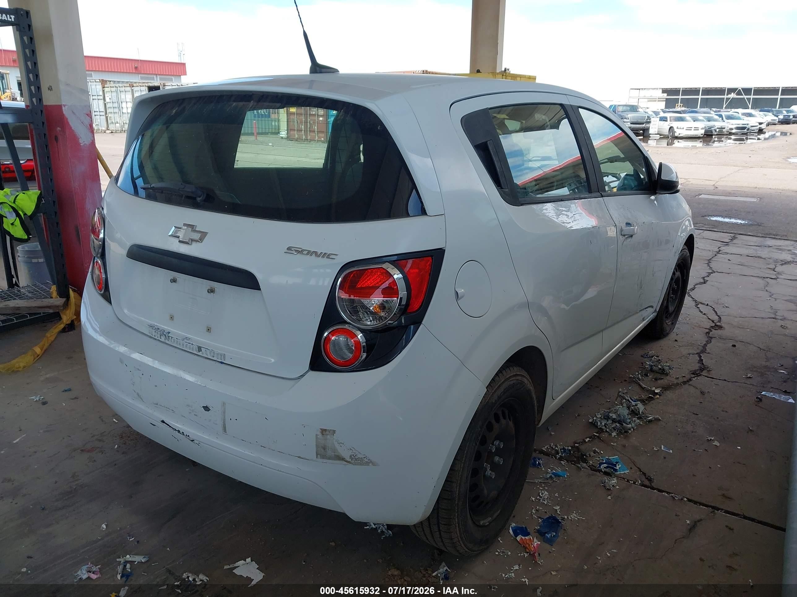 2014 Chevrolet Sonic Ls Auto White vin: 1G1JA6SH5E4222209