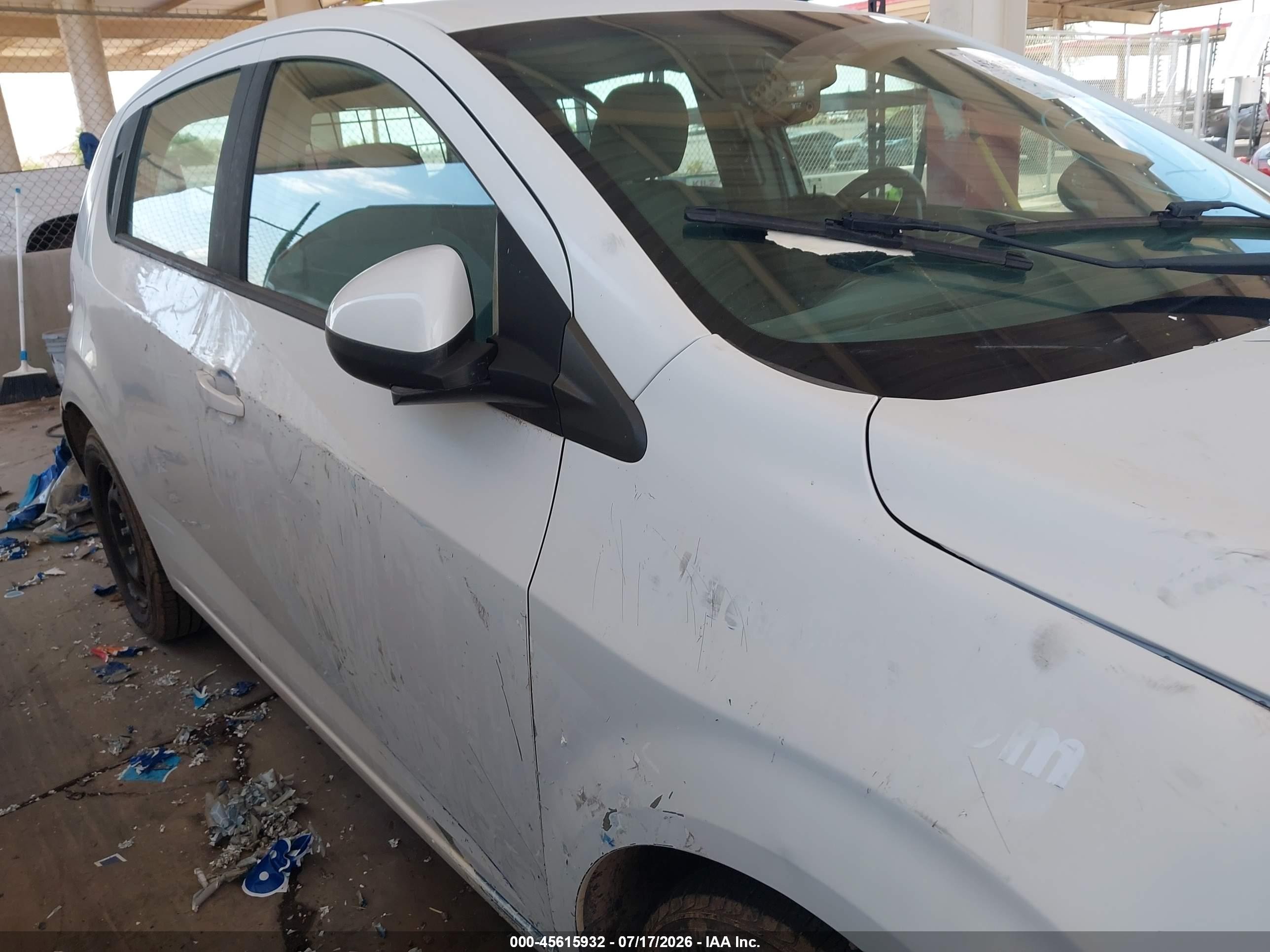 2014 Chevrolet Sonic Ls Auto White vin: 1G1JA6SH5E4222209