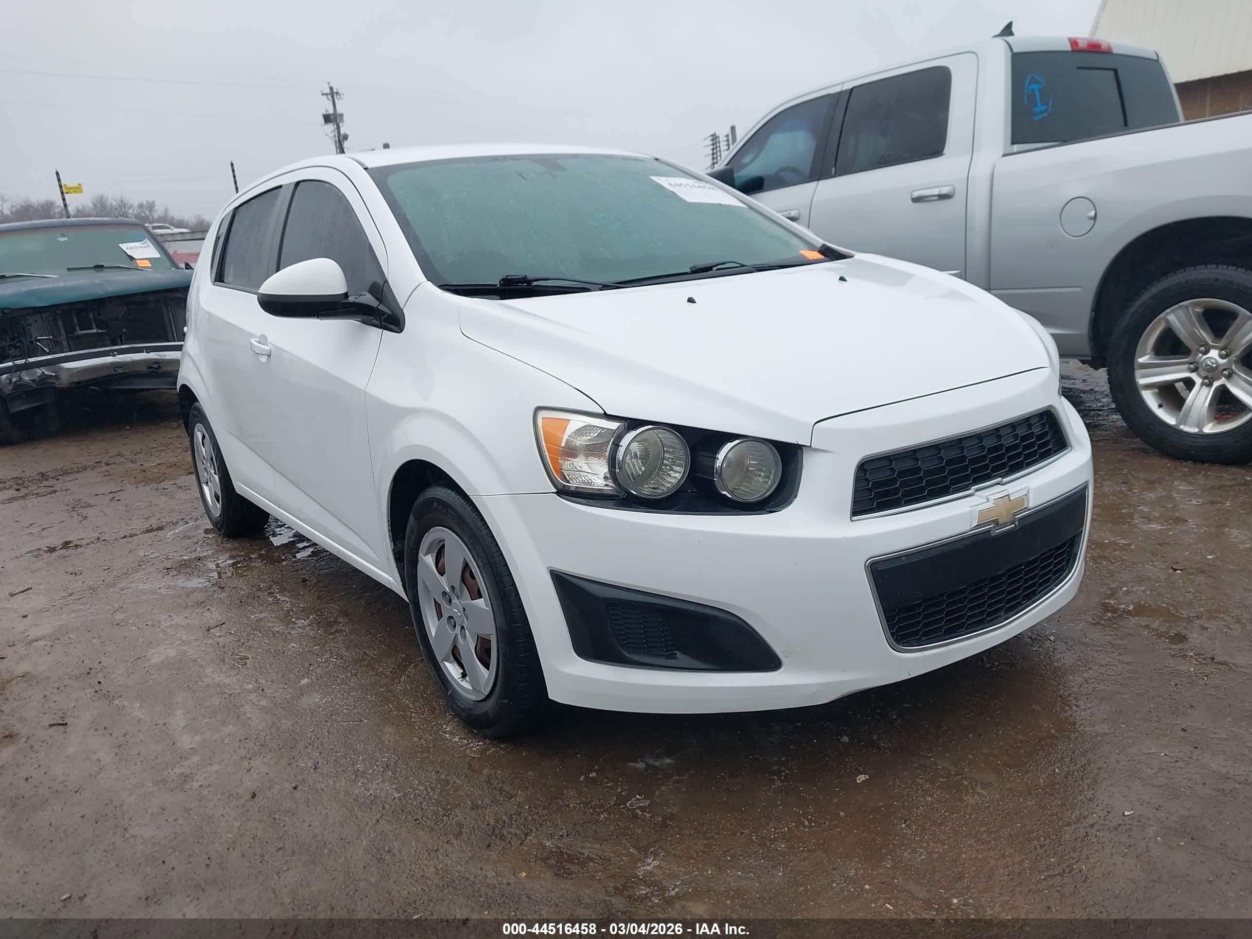 2015 Chevrolet Sonic Ls Auto White vin: 1G1JA6SH5F4119969