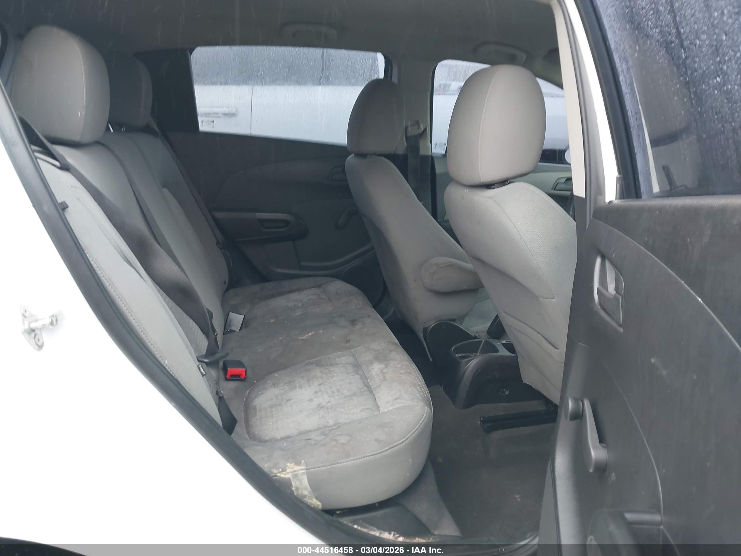 2015 Chevrolet Sonic Ls Auto White vin: 1G1JA6SH5F4119969