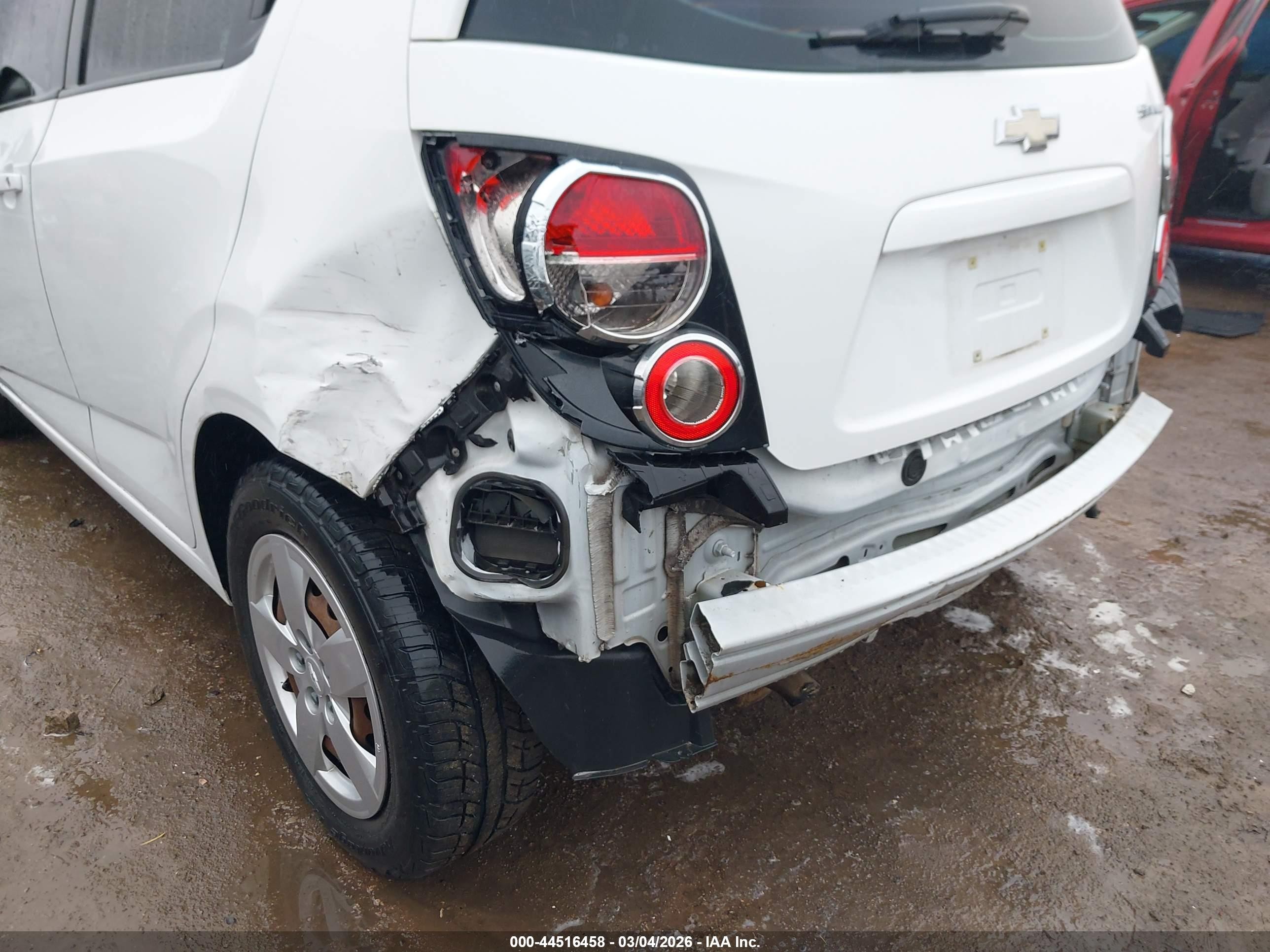 2015 Chevrolet Sonic Ls Auto White vin: 1G1JA6SH5F4119969
