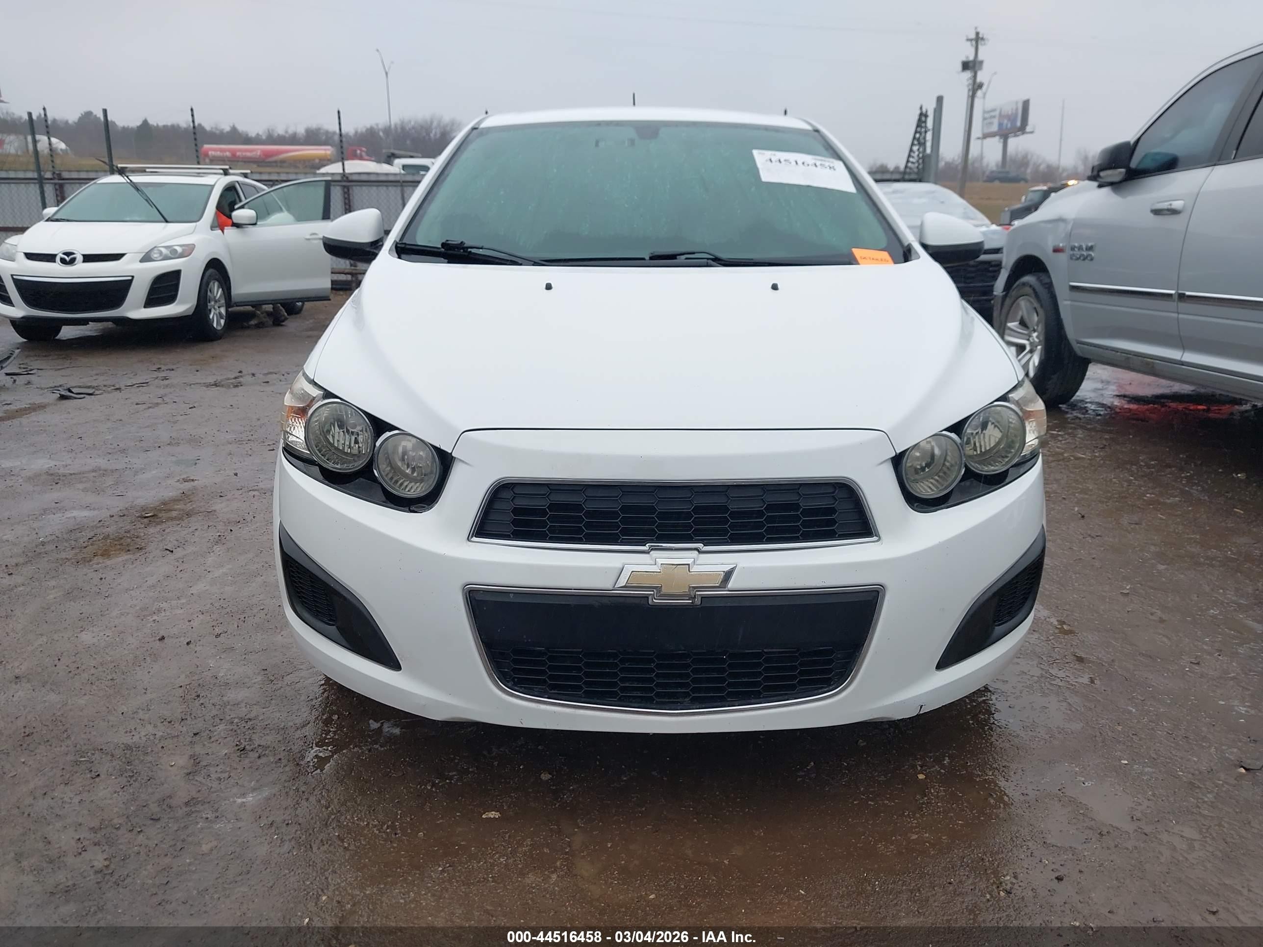 2015 Chevrolet Sonic Ls Auto White vin: 1G1JA6SH5F4119969