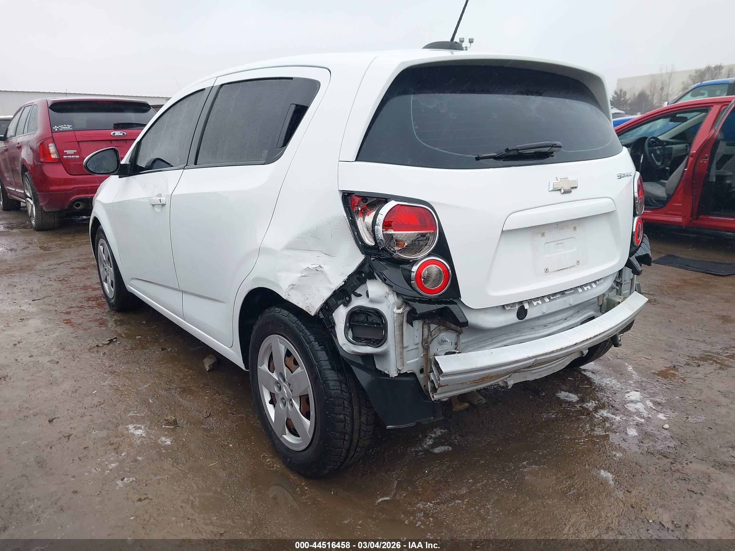 2015 Chevrolet Sonic Ls Auto White vin: 1G1JA6SH5F4119969