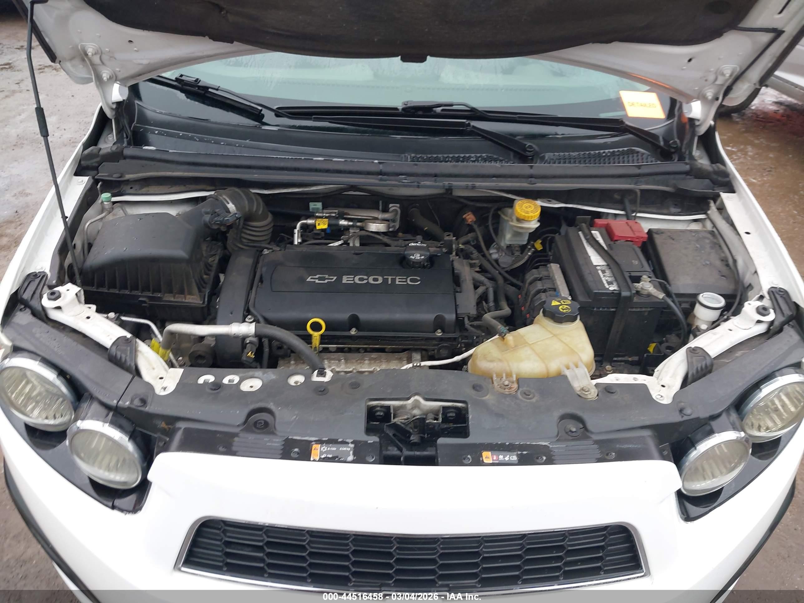 2015 Chevrolet Sonic Ls Auto White vin: 1G1JA6SH5F4119969