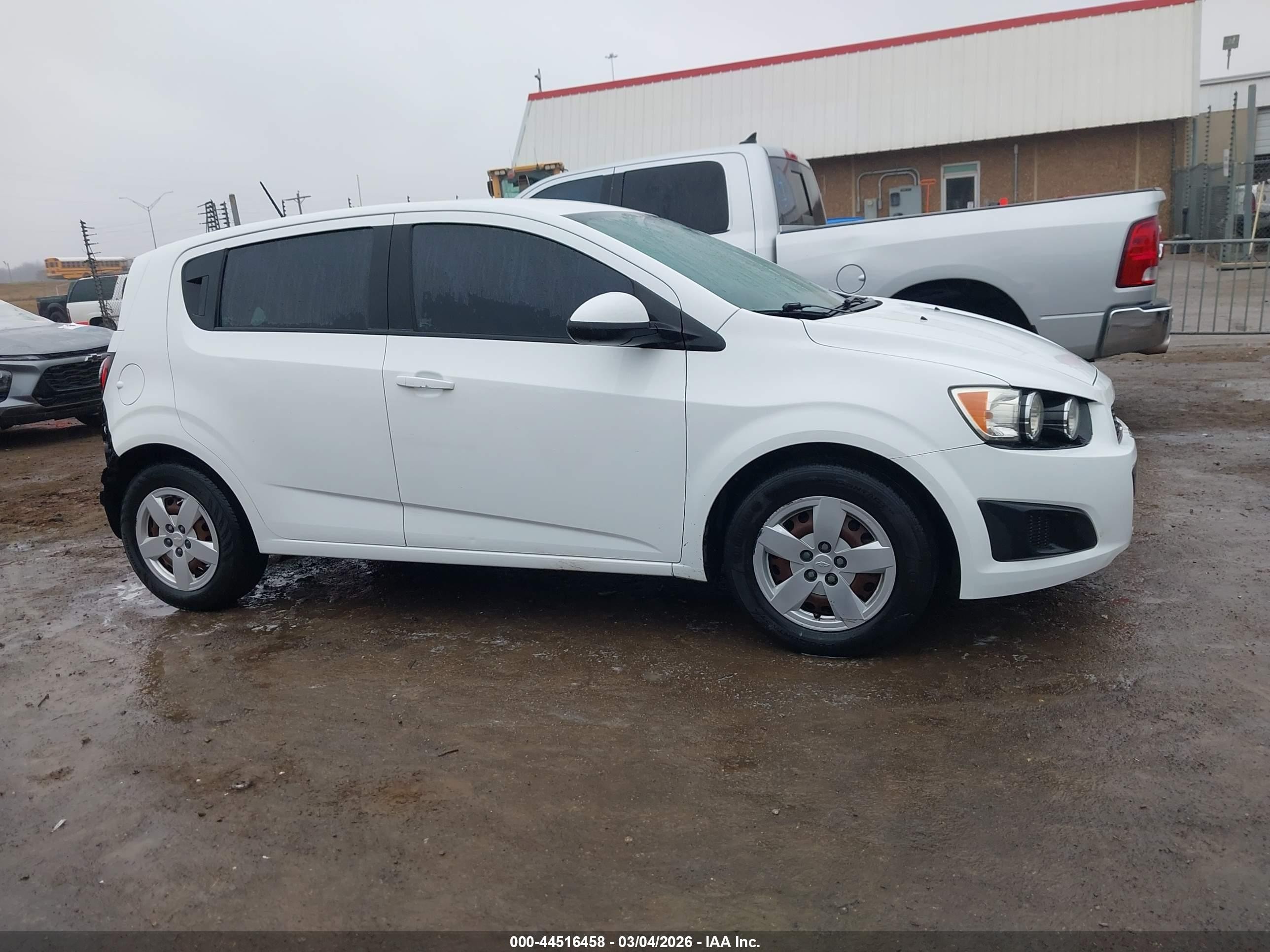 2015 Chevrolet Sonic Ls Auto White vin: 1G1JA6SH5F4119969