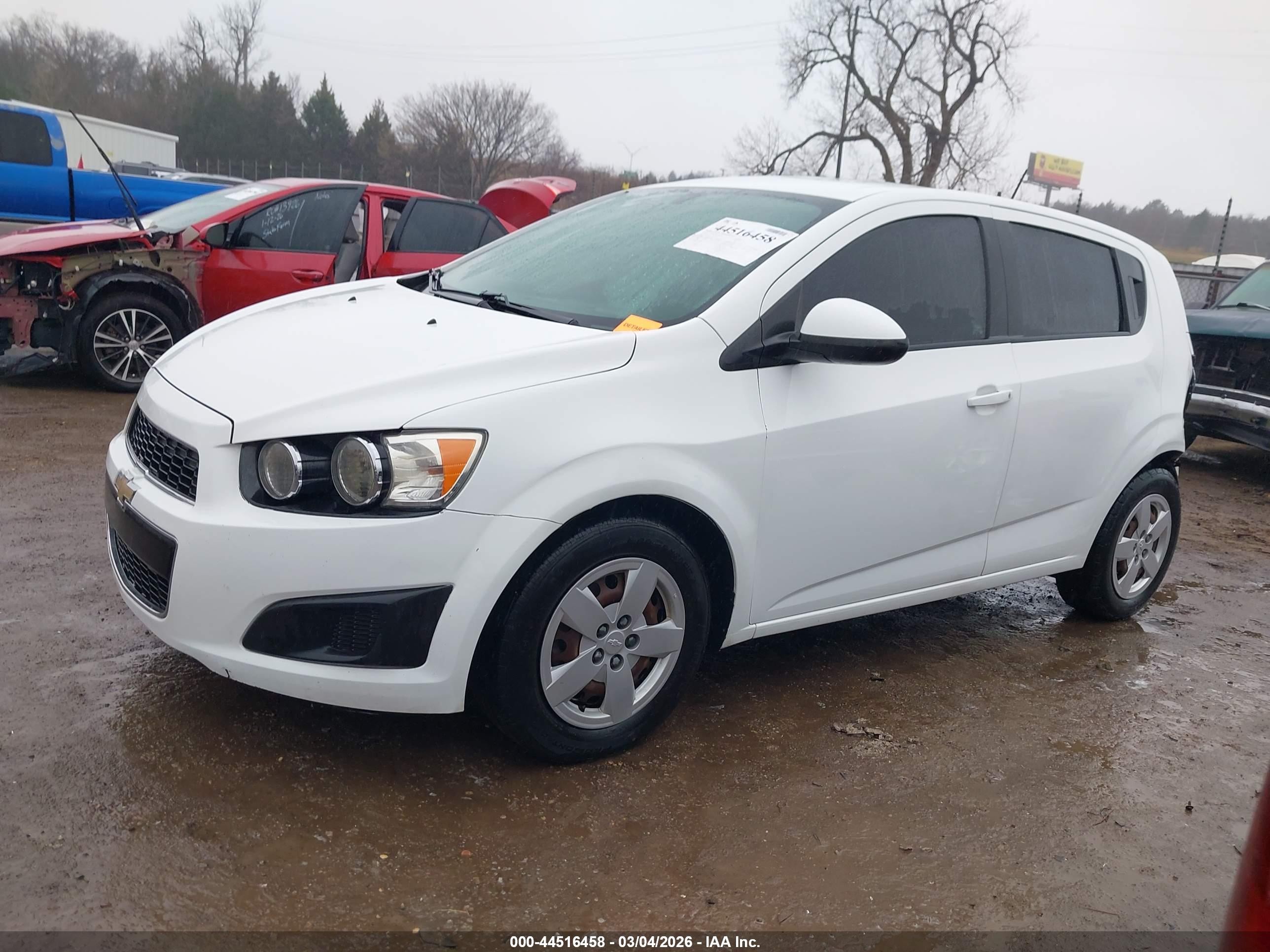 2015 Chevrolet Sonic Ls Auto White vin: 1G1JA6SH5F4119969