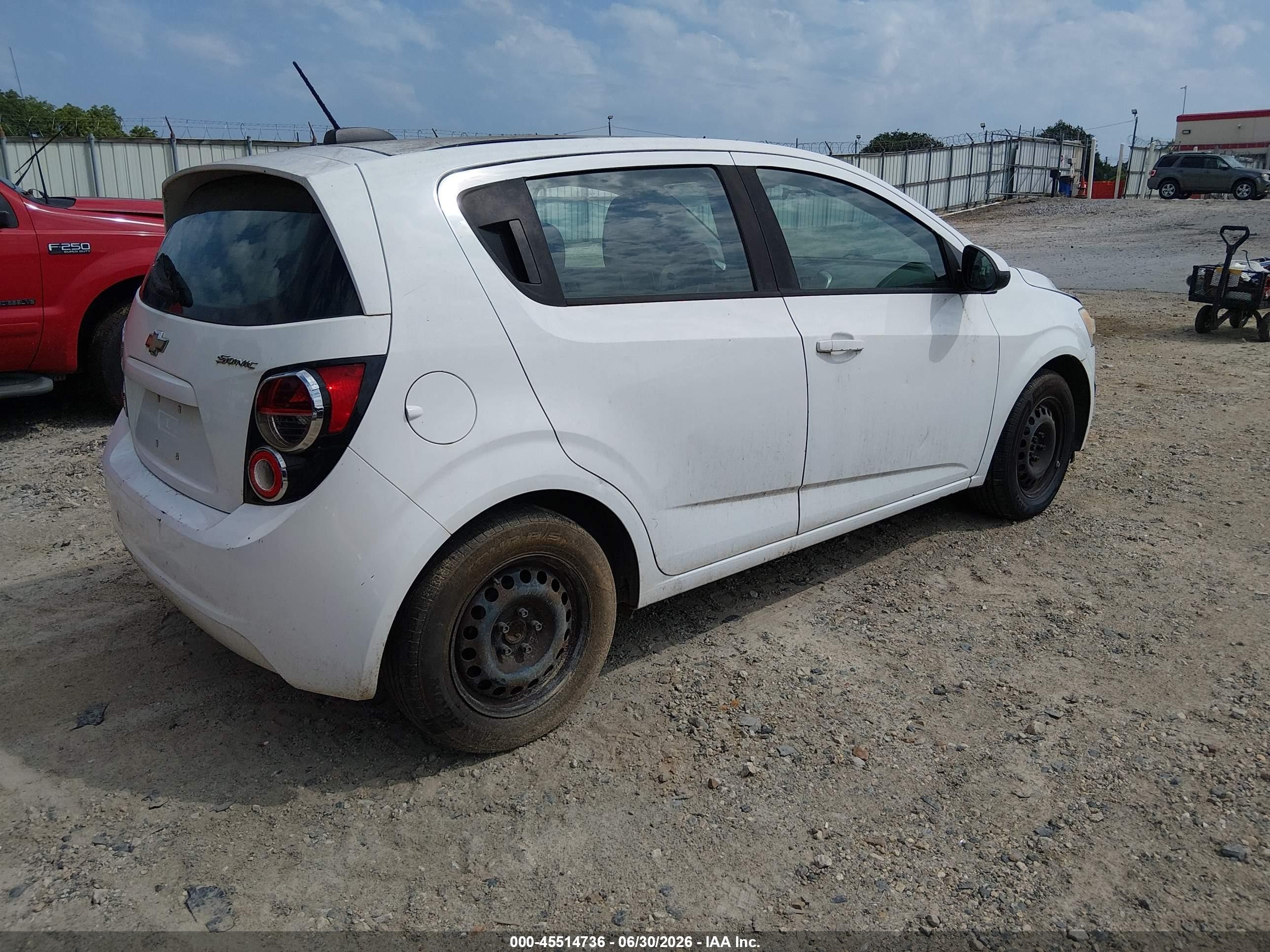 2015 Chevrolet Sonic Ls Auto White vin: 1G1JA6SH5F4130292