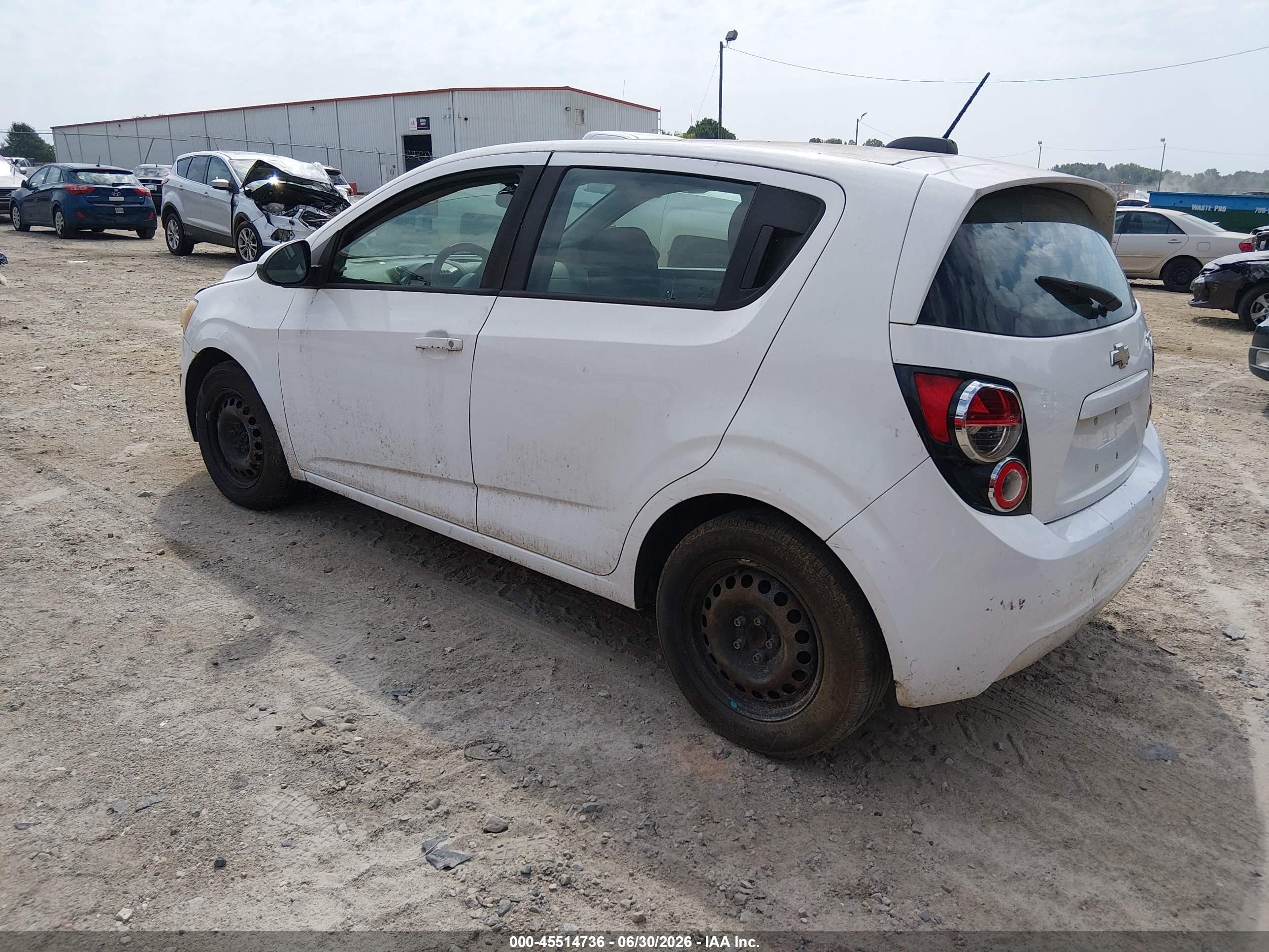 2015 Chevrolet Sonic Ls Auto White vin: 1G1JA6SH5F4130292